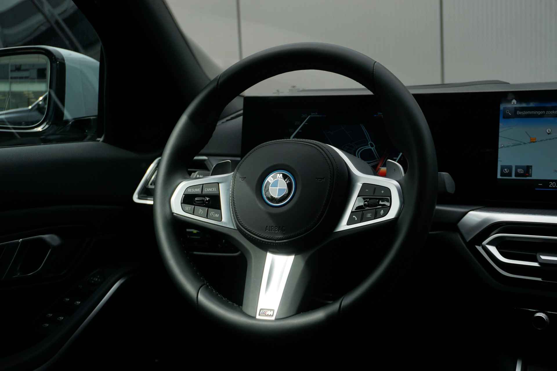 BMW 3 Serie Sedan 330e xDrive Aut. M Sportpakket / Innovation Pack / Driving Assistant / Achteruitrijcamera / HIFI / 19'' LMV - 23/32
