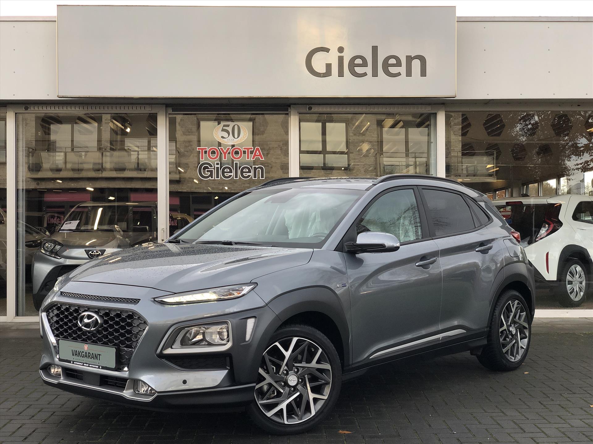 Hyundai Kona 1.6 GDI HEV Fashion | Trekhaak, Half leer, Stoel + Stuurverwarming, Navigatie, Carplay, Privacy Glass, Weinig KM,1.300KG Trekgewicht