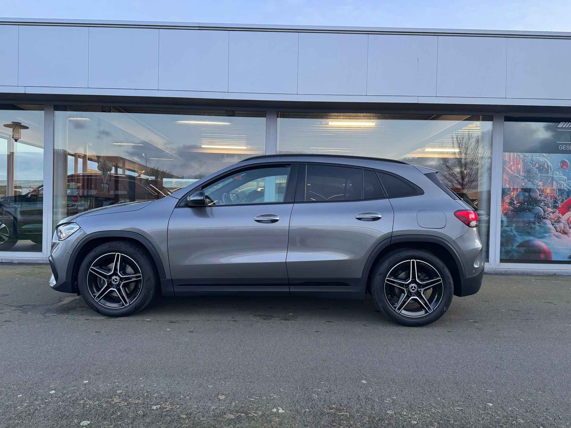 Mercedes-Benz GLA-klasse 200 AMG Line Night- pakket Automaat , sfeer verlichting , achteruitrijcamera - 4/24