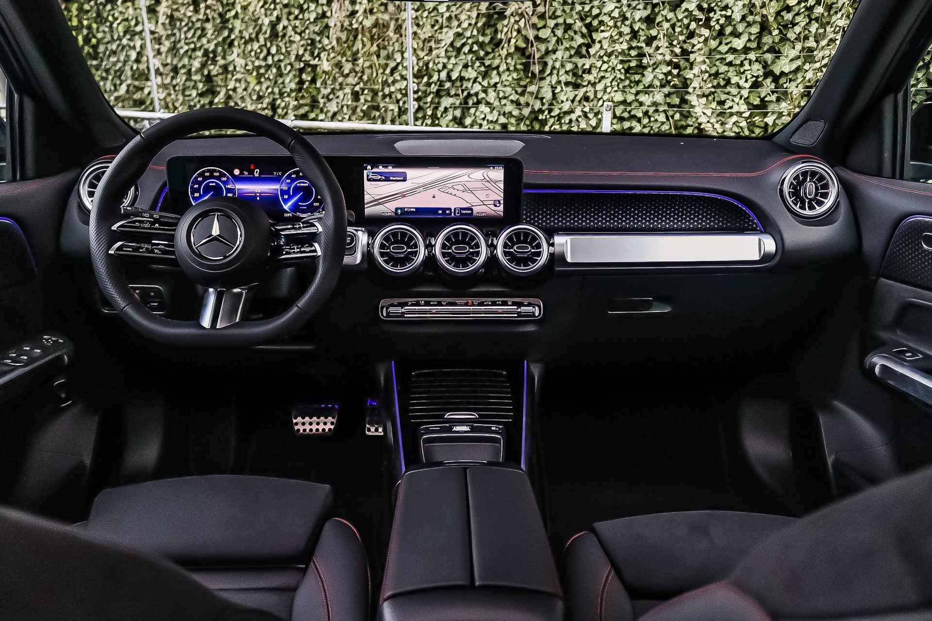 Mercedes-Benz EQB EQB 250+ AMG Line 7-Persoons | Premium Pakket | Nightpakket | Panoramadak | LED | Advanced Sound System | Sfeerverlichting | Keyless-Go | Memory | Camera - 4/37