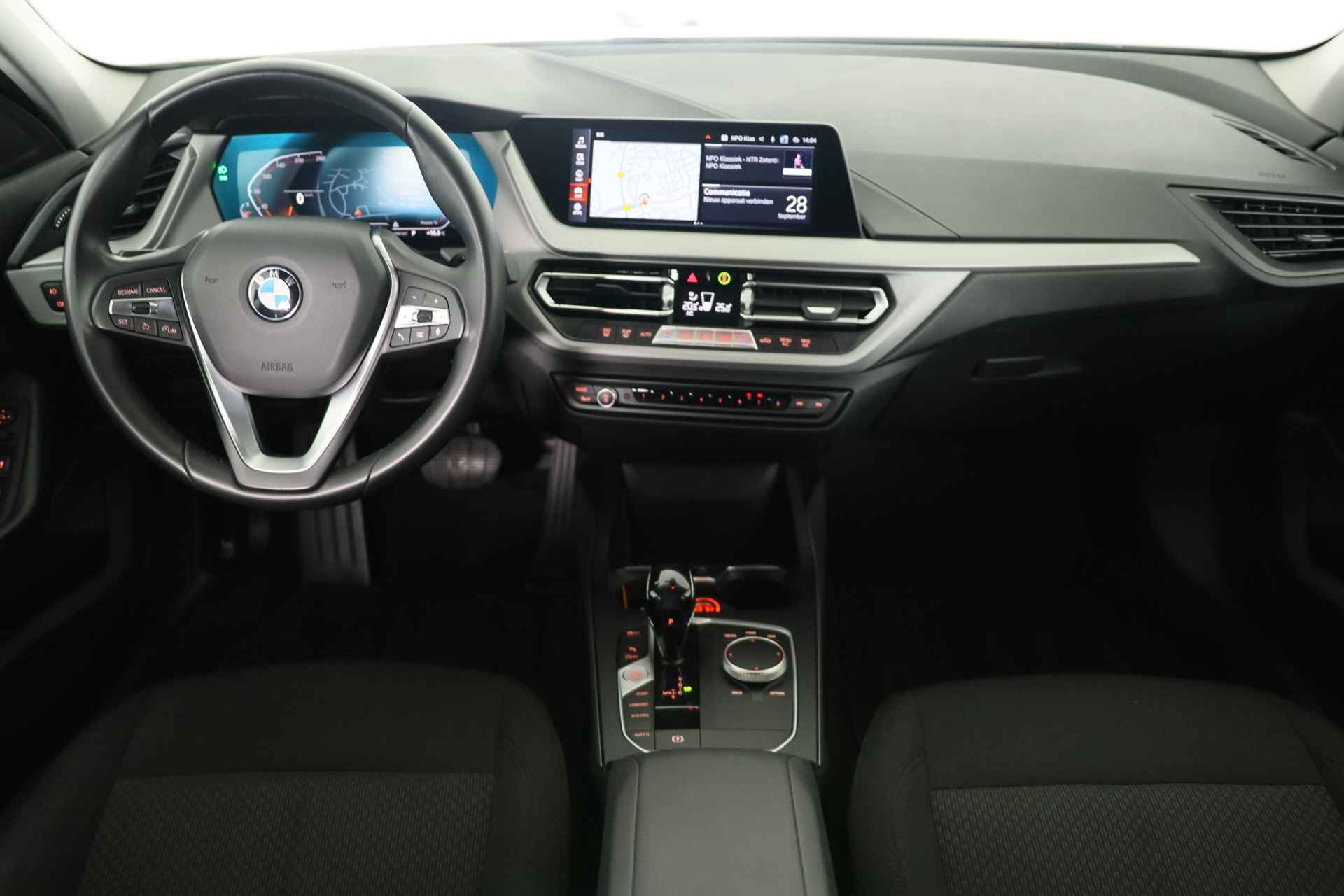 BMW 1 Serie 118i Executive Edition | Automaat | 1e Eigenaar | Dealer Onderhouden | Led | Live Cockpit Pro | Camera | Parkeersensoren | Clima - 6/38