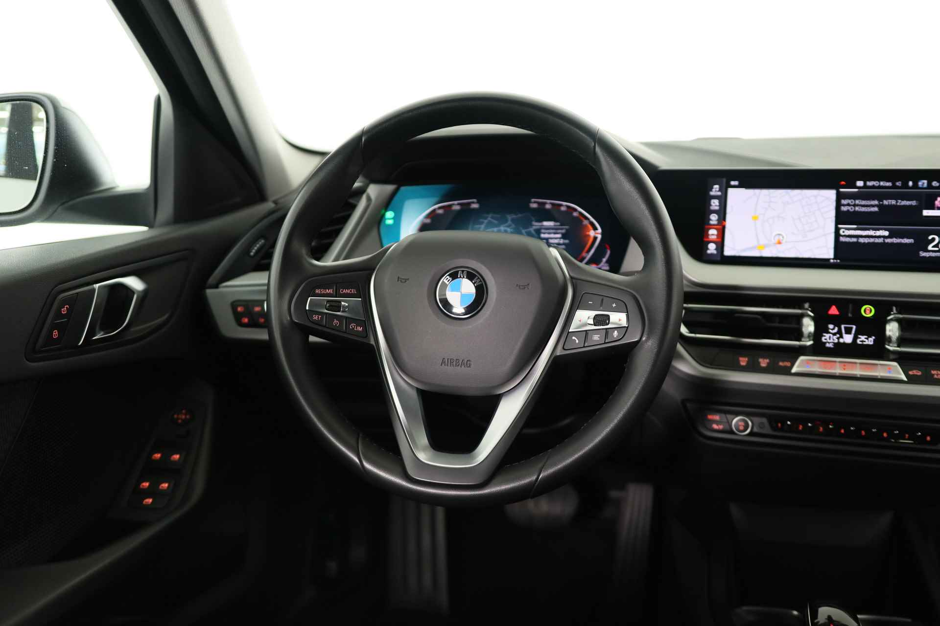 BMW 1 Serie 118i Executive Edition | Automaat | 1e Eigenaar | Dealer Onderhouden | Led | Live Cockpit Pro | Camera | Parkeersensoren | Clima - 28/38