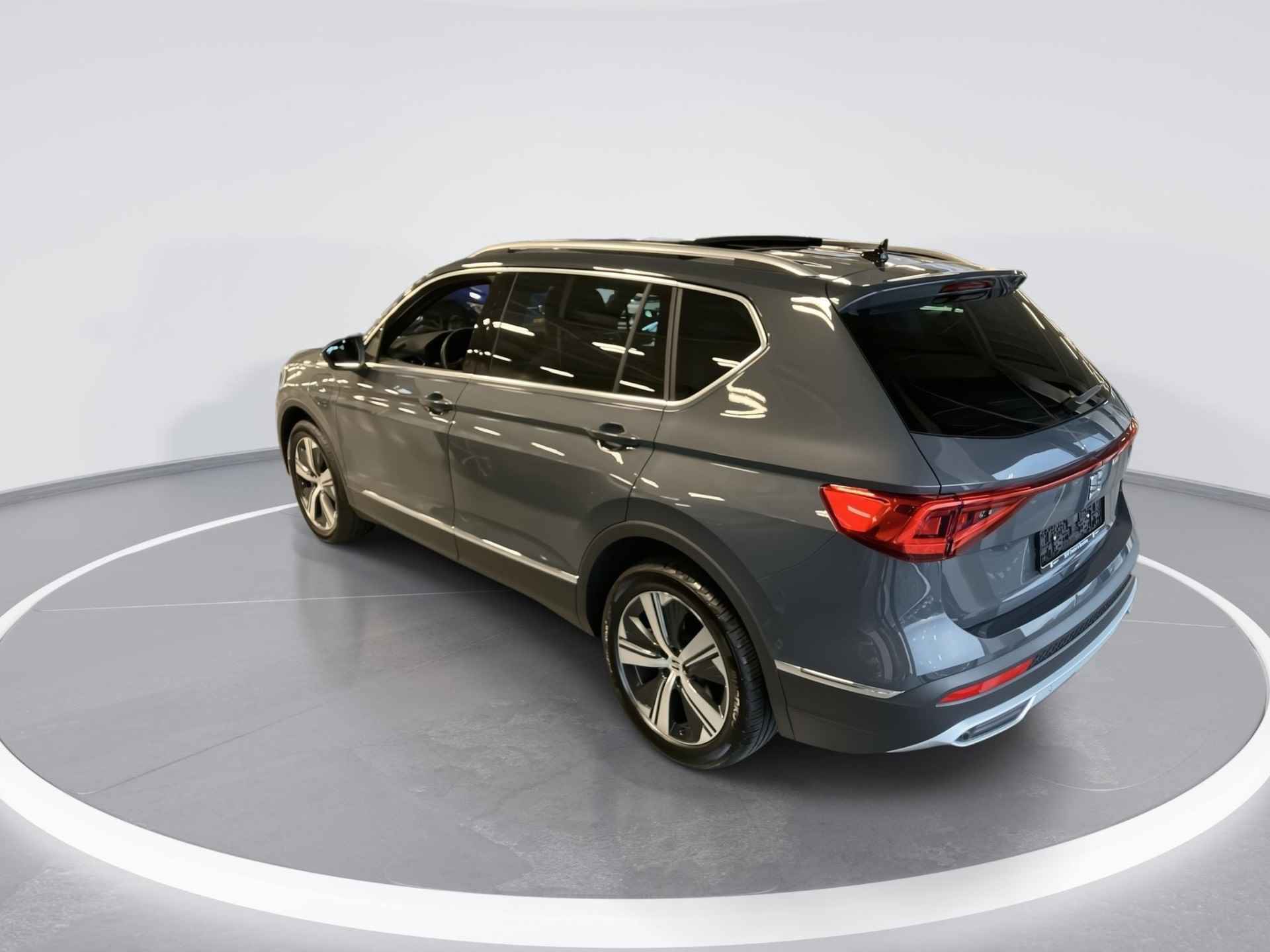 SEAT Tarraco 1.4 TSI PHEV e-Hybrid 245pk DSG Xperience · Panoramadak · 360 Camera · Keyless · Side Assist · ACC · Elek. Achterklep · Park Assist · Stuur- & Stoelverwarming · Garantie t/m 11-01-2026 of 100.000km - 4/9