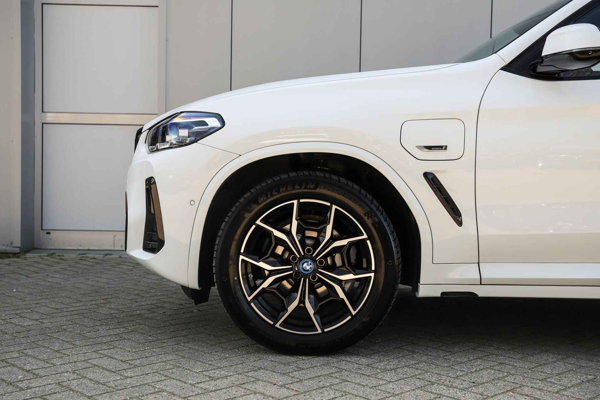 BMW X3 xDrive30e High Executive M Sport Automaat / Trekhaak / Parking Assistant / Stoelverwarming / Sport Steering / Extra getint glas achter - 5/36