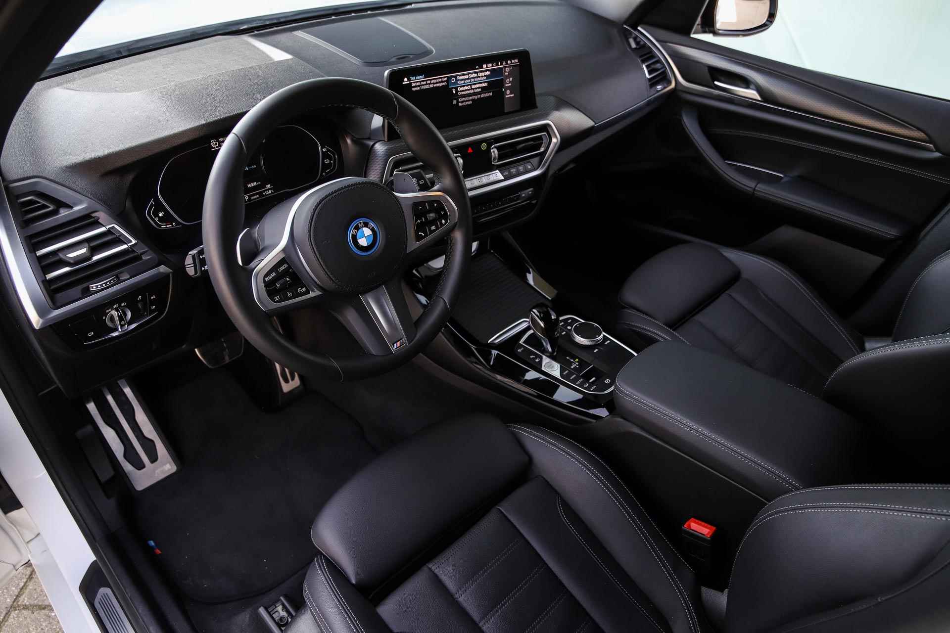 BMW X3 xDrive30e High Executive M Sport Automaat / Trekhaak / Parking Assistant / Stoelverwarming / Sport Steering / Extra getint glas achter - 10/36