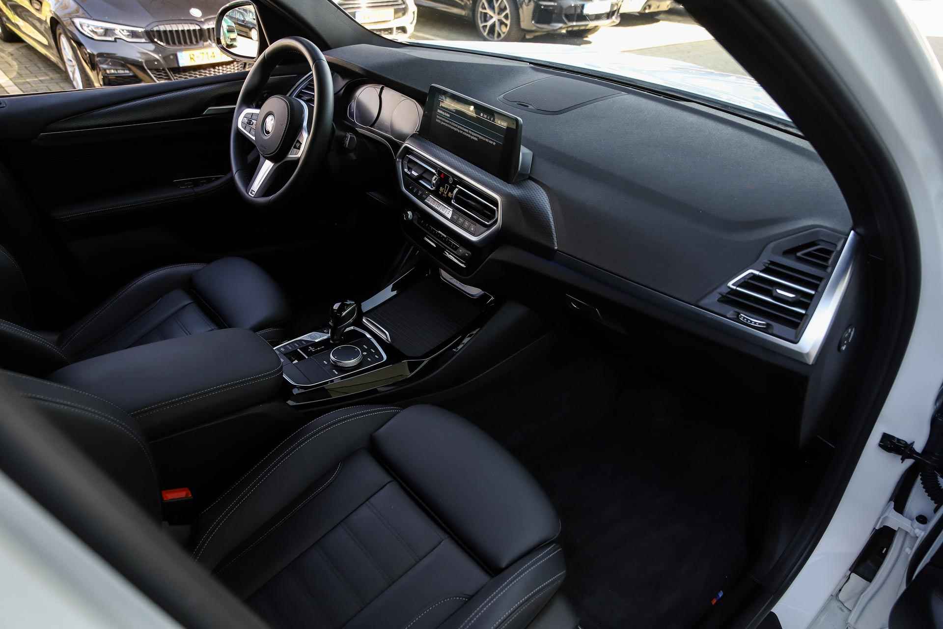 BMW X3 xDrive30e High Executive M Sport Automaat / Trekhaak / Parking Assistant / Stoelverwarming / Sport Steering / Extra getint glas achter - 11/36