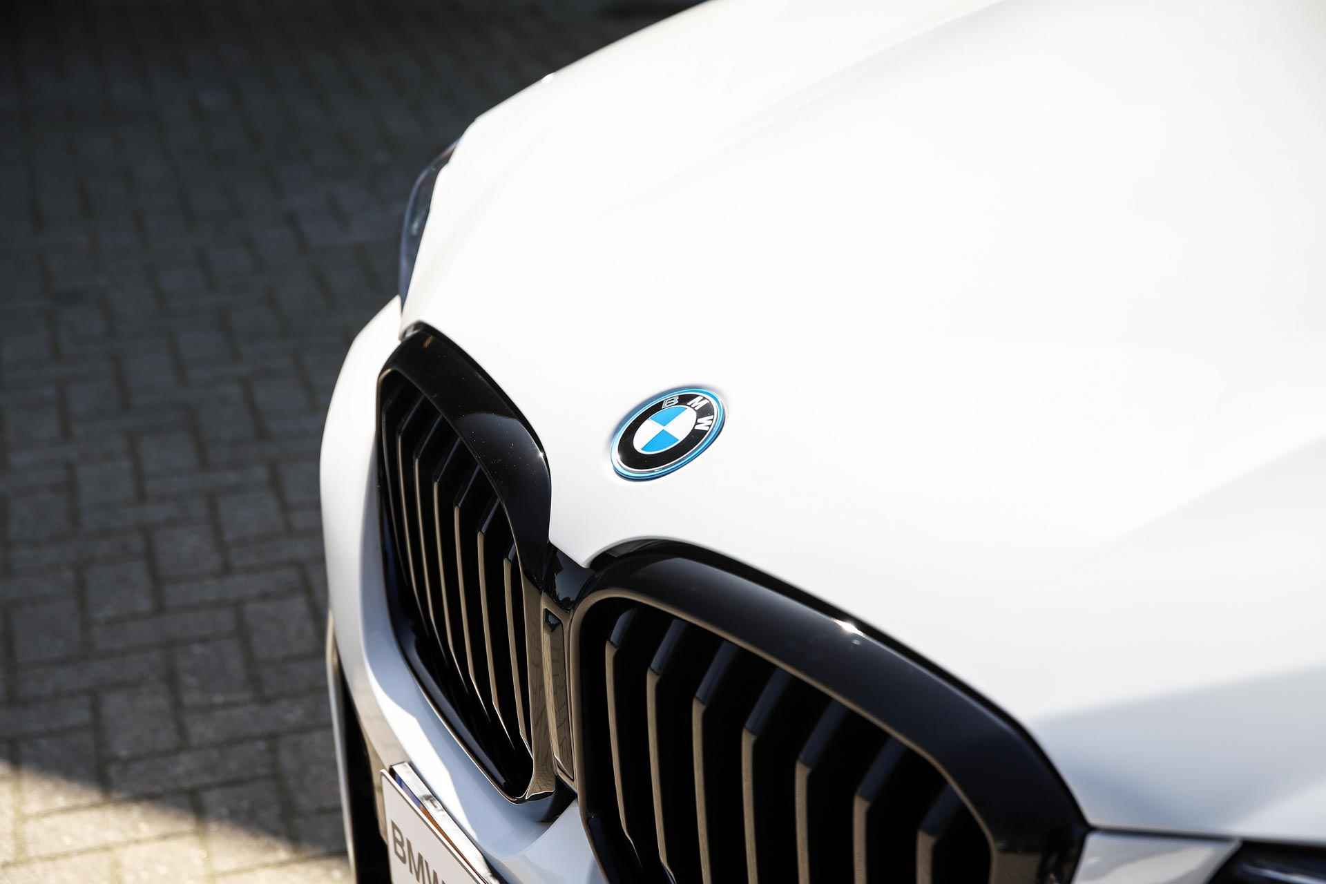 BMW X3 xDrive30e High Executive M Sport Automaat / Trekhaak / Parking Assistant / Stoelverwarming / Sport Steering / Extra getint glas achter - 29/36