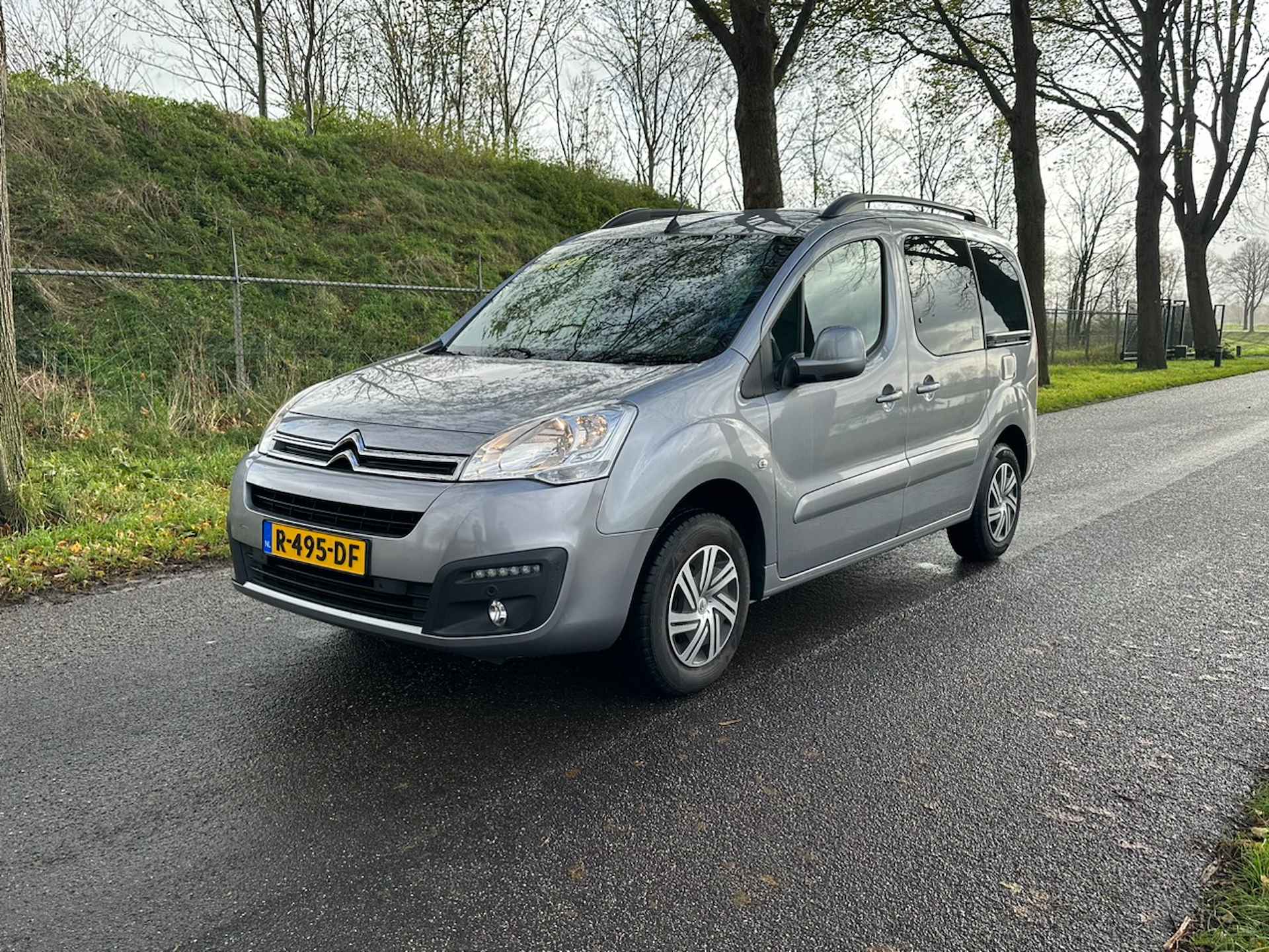 Citroën Berlingo E-Feel 23 kWh | Carplay | Camera | PDC | Navigatie | 2000,- Subsidie! - 3/24