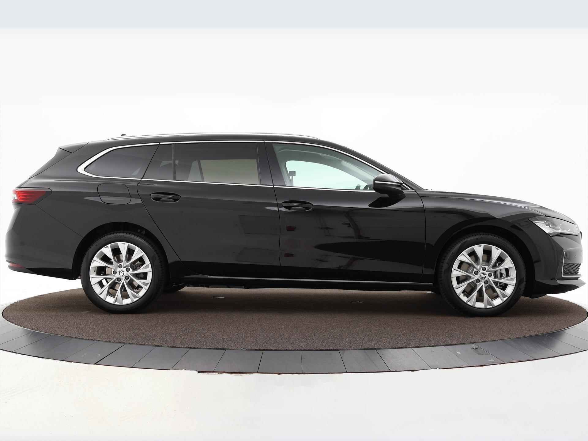 Skoda Superb Combi 1.5 TSI MHEV First Edition | Light & view pakket | Chrome pakket | Trekhaak wegklapbaar | 18 inch velgen formosa | 2000,- euro inruilbonus - 4/21