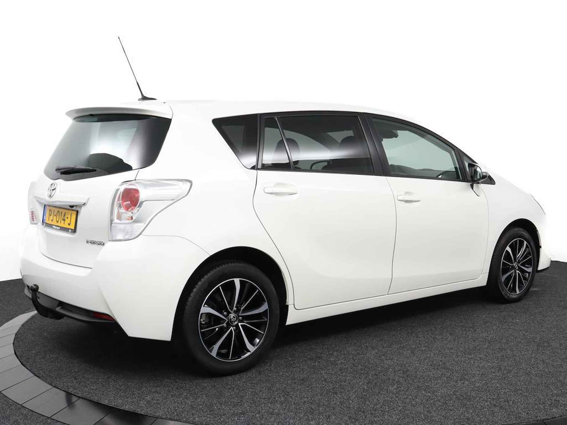 Toyota Verso 1.8 VVT-i Dynamic | Navigatie | Trekhaak | Pearl White parelmoer | - 2/43