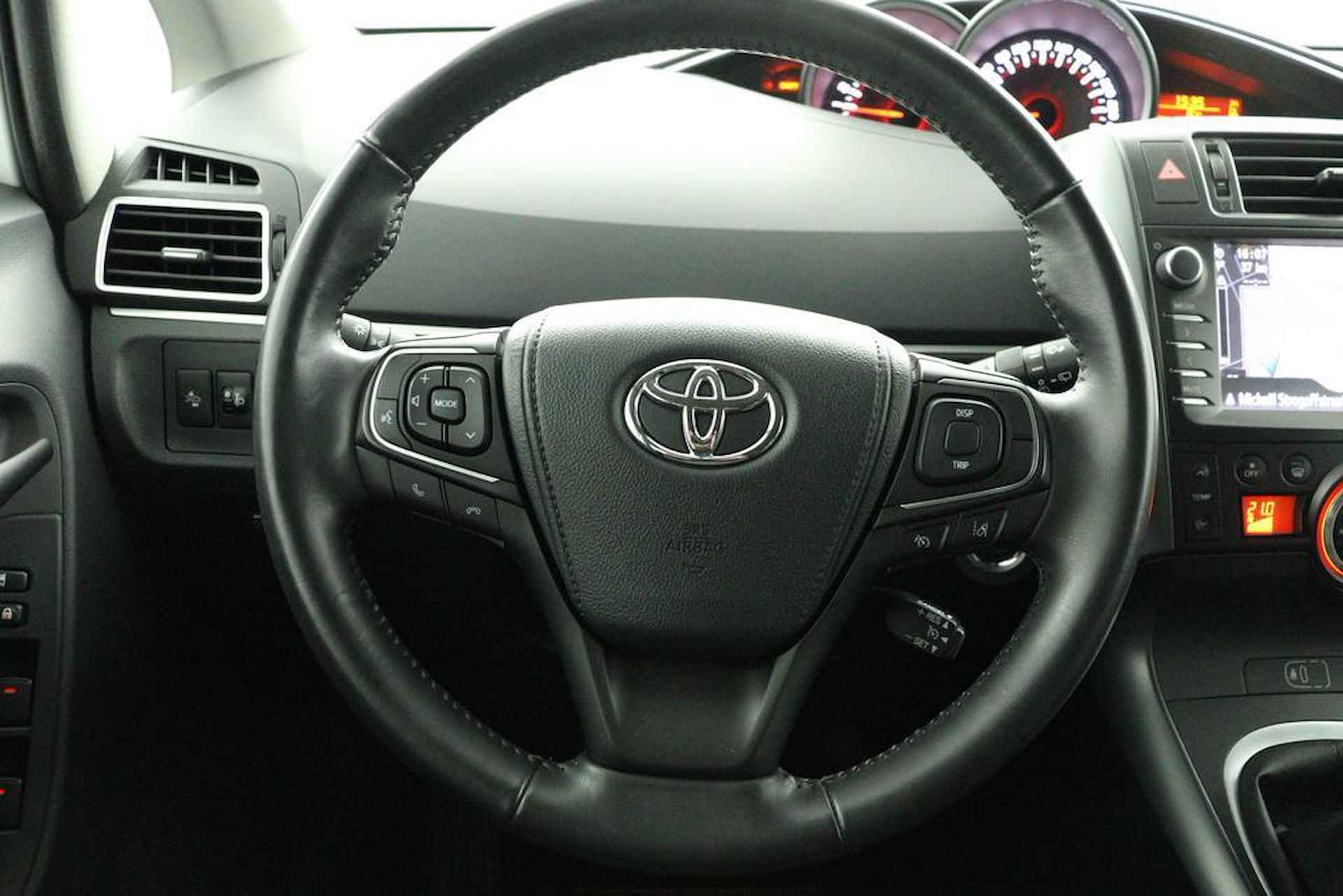 Toyota Verso 1.8 VVT-i Dynamic | Navigatie | Trekhaak | Pearl White parelmoer | - 19/43