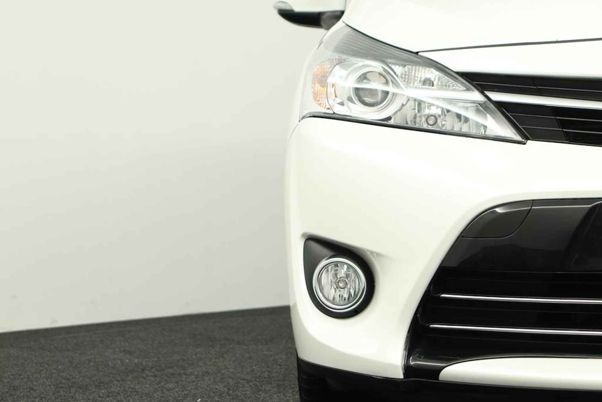 Toyota Verso 1.8 VVT-i Dynamic | Navigatie | Trekhaak | Pearl White parelmoer | - 34/43