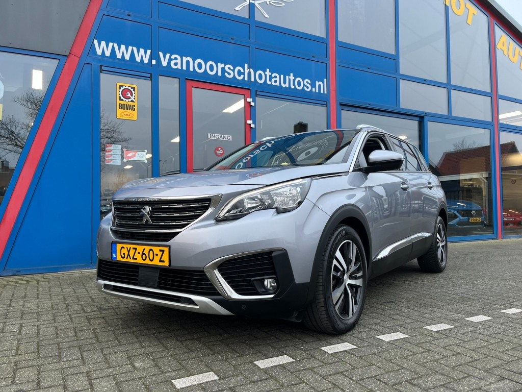 PEUGEOT 5008 1.2 130pk 7-Persoons Navi Carplay Panodak Led Airco(ECC)