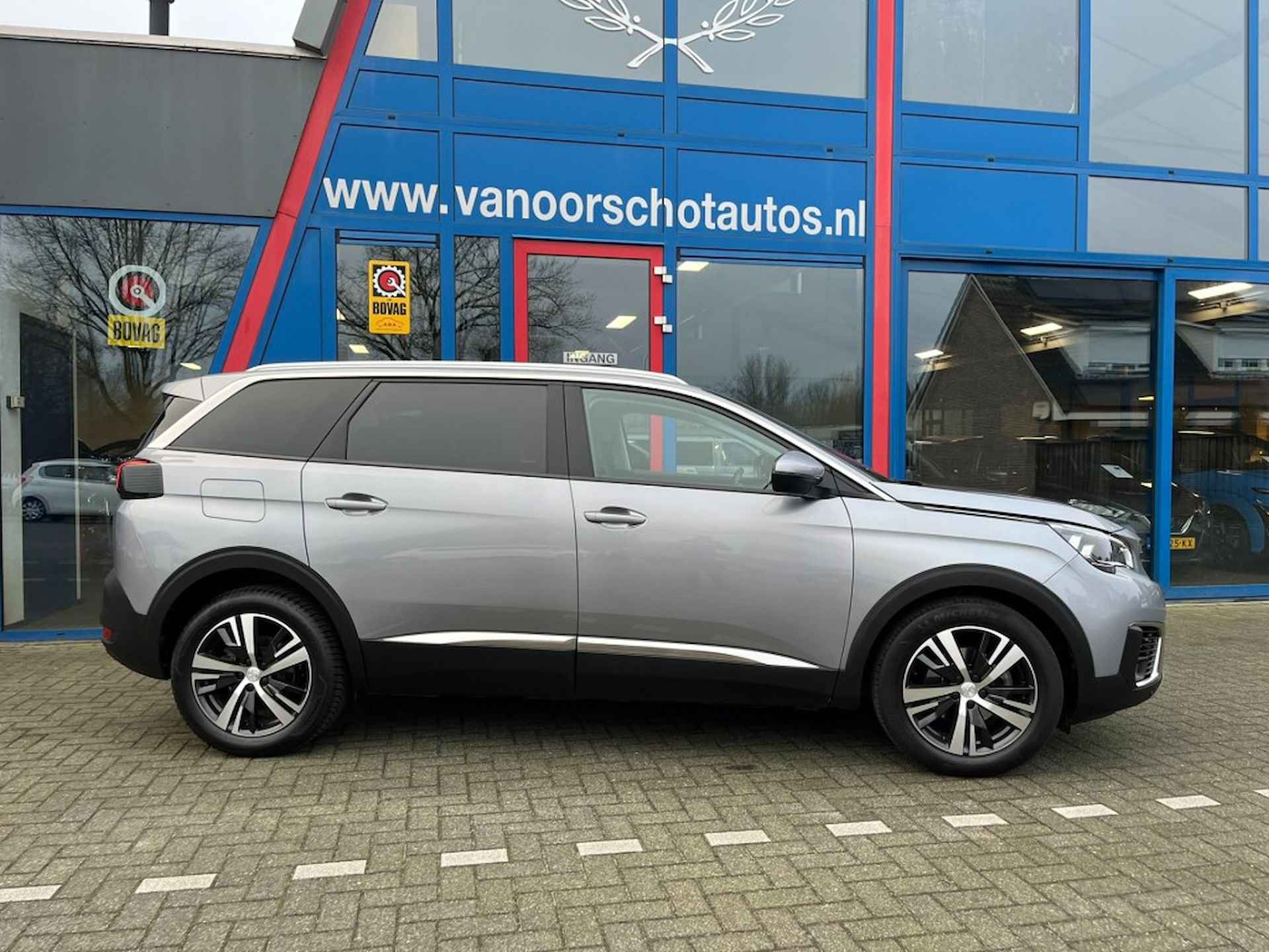 PEUGEOT 5008 1.2 130pk 7-Persoons Navi Carplay Panodak Led Airco(ECC) - 27/32