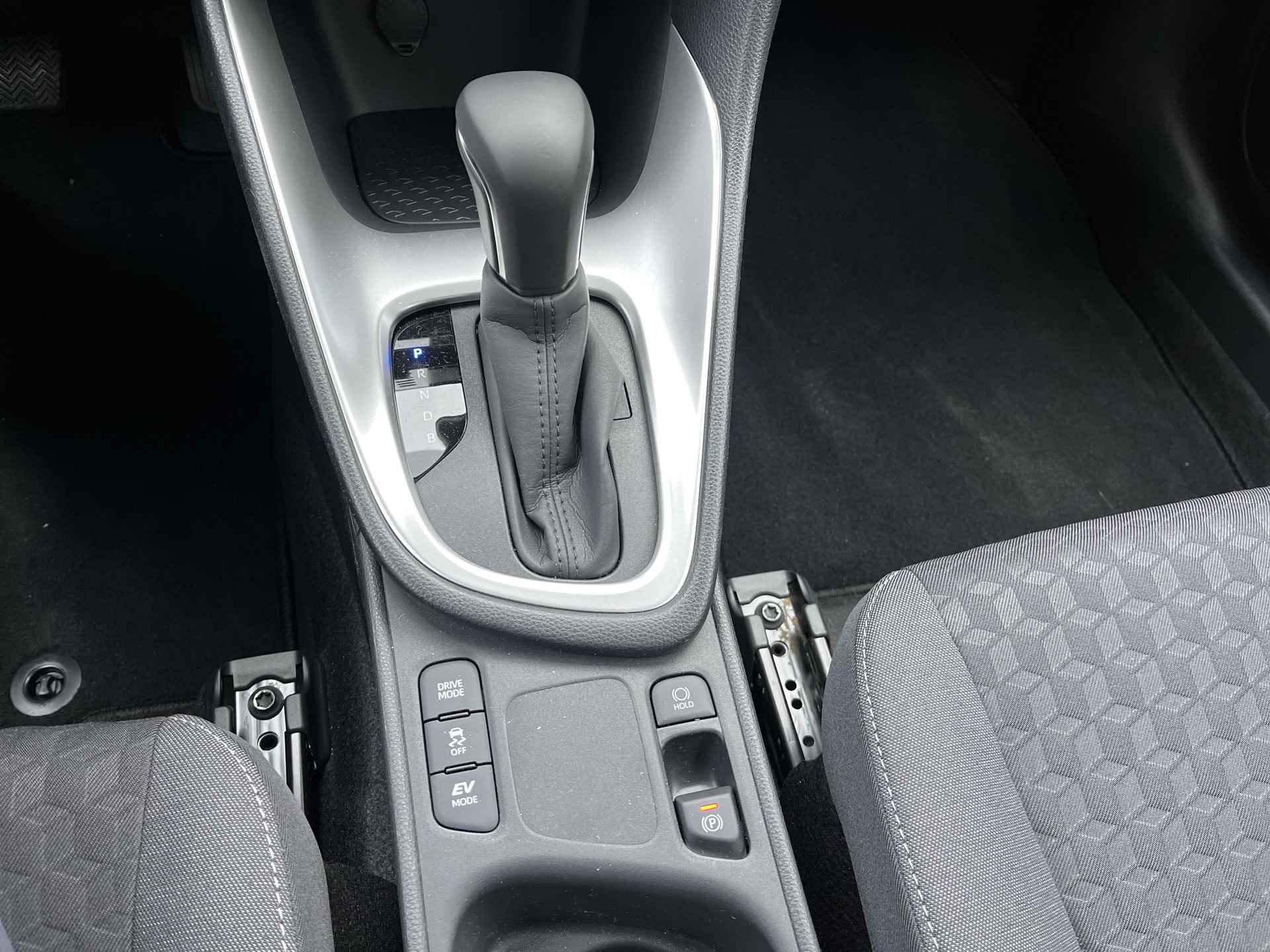 Toyota Yaris 1.5 Hybrid Dynamic | Carplay | LED koplampen | Keyless entry | Licht metalen velgen | - 14/24