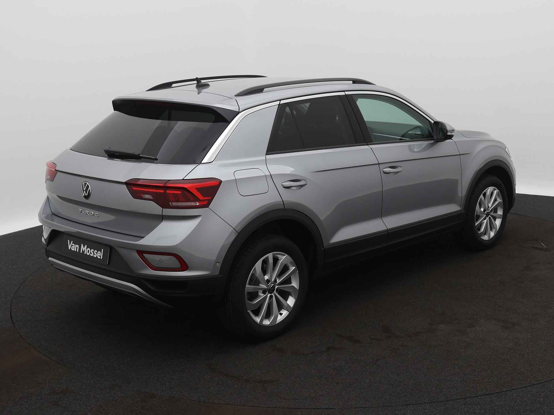 Volkswagen T-Roc 1.0 TSI Oranje Edition 116 PK | Dodehoek sensoren | Parkeersensoren | Navigatie | LED koplampen | Apple Carplay | Android Auto | 17" Lichtmetalen velgen | Camera | - 4/18