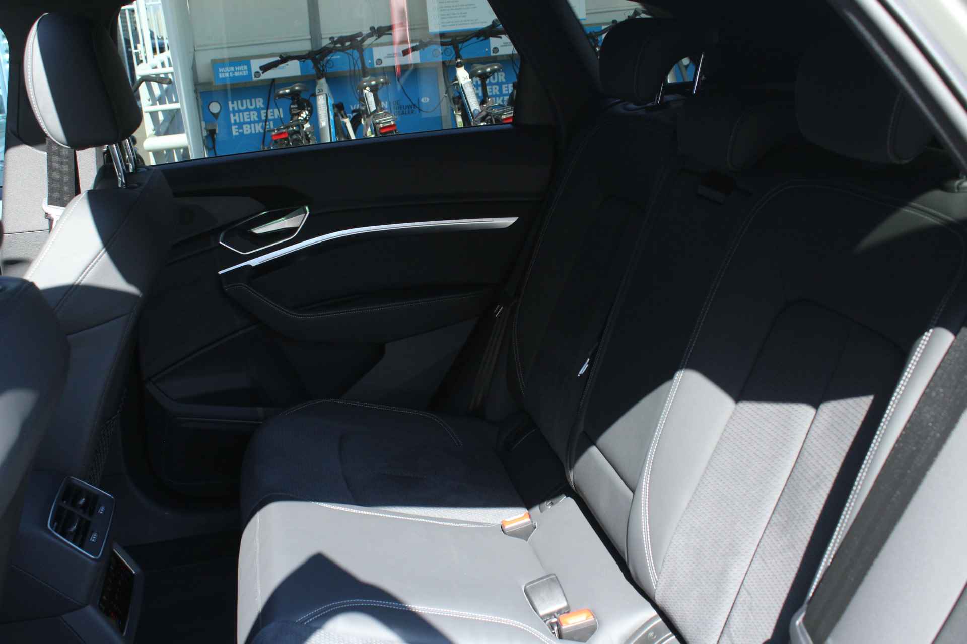 Audi Q8 e-tron 50 quattro 340Pk S Edition 95 kWh Demonstratievoertuig / Panoramadak / Lichtpakket Plus - 14/31