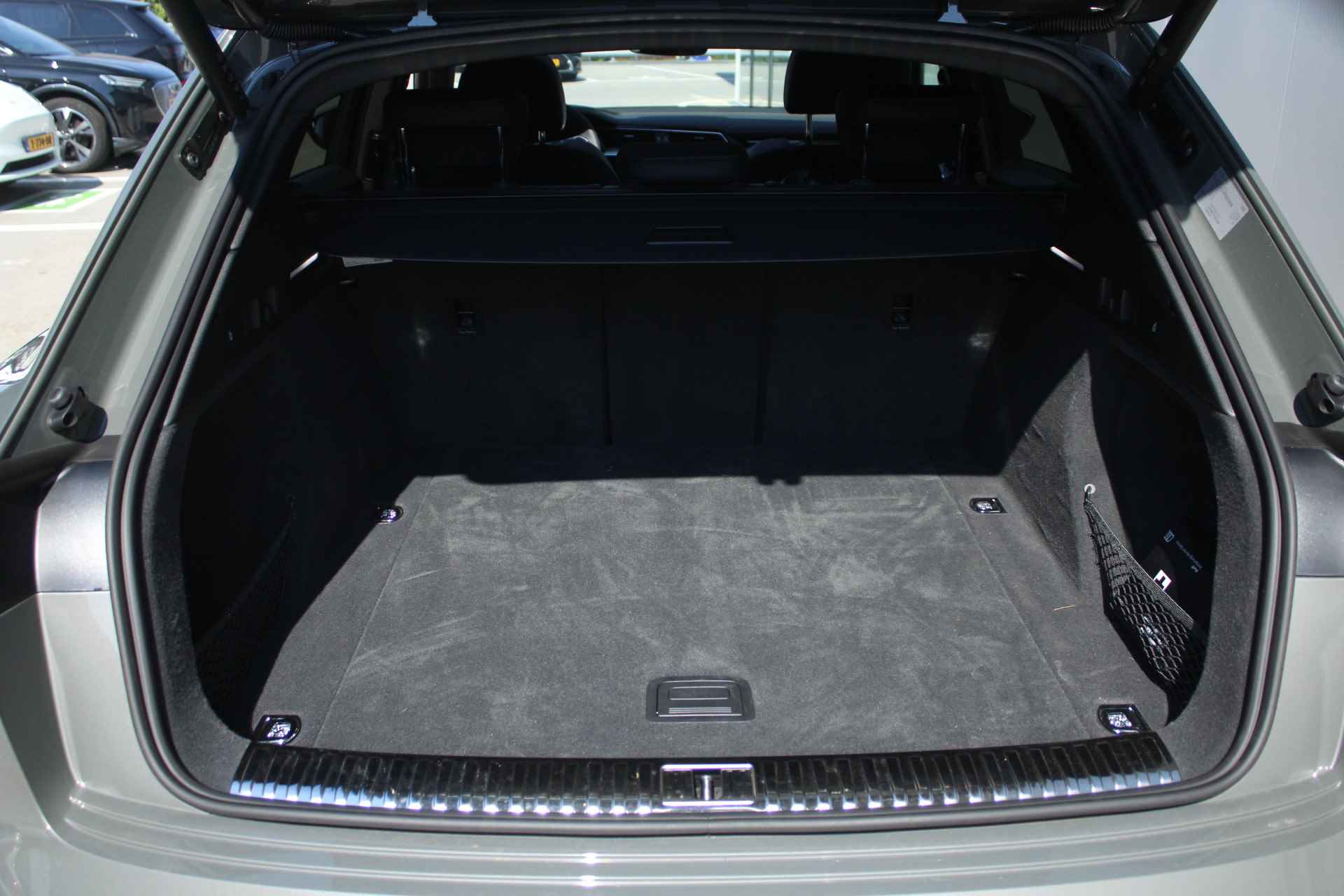 Audi Q8 e-tron 50 quattro 340Pk S Edition 95 kWh Demonstratievoertuig / Panoramadak / Lichtpakket Plus - 20/31
