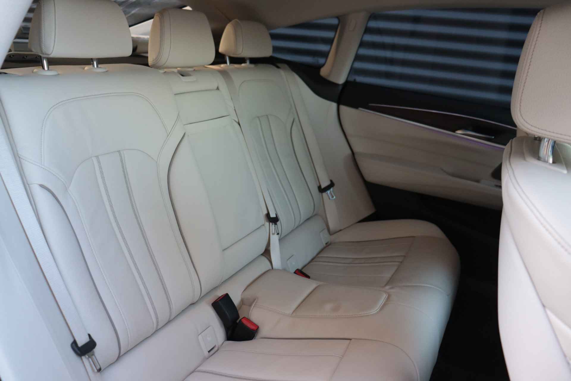 BMW 6 Serie Gran Turismo 630i | High Executive / Luxury Line / Head-Up / Harman Kardon / Soft Close / Comfort Acces / Active Steering - 9/43