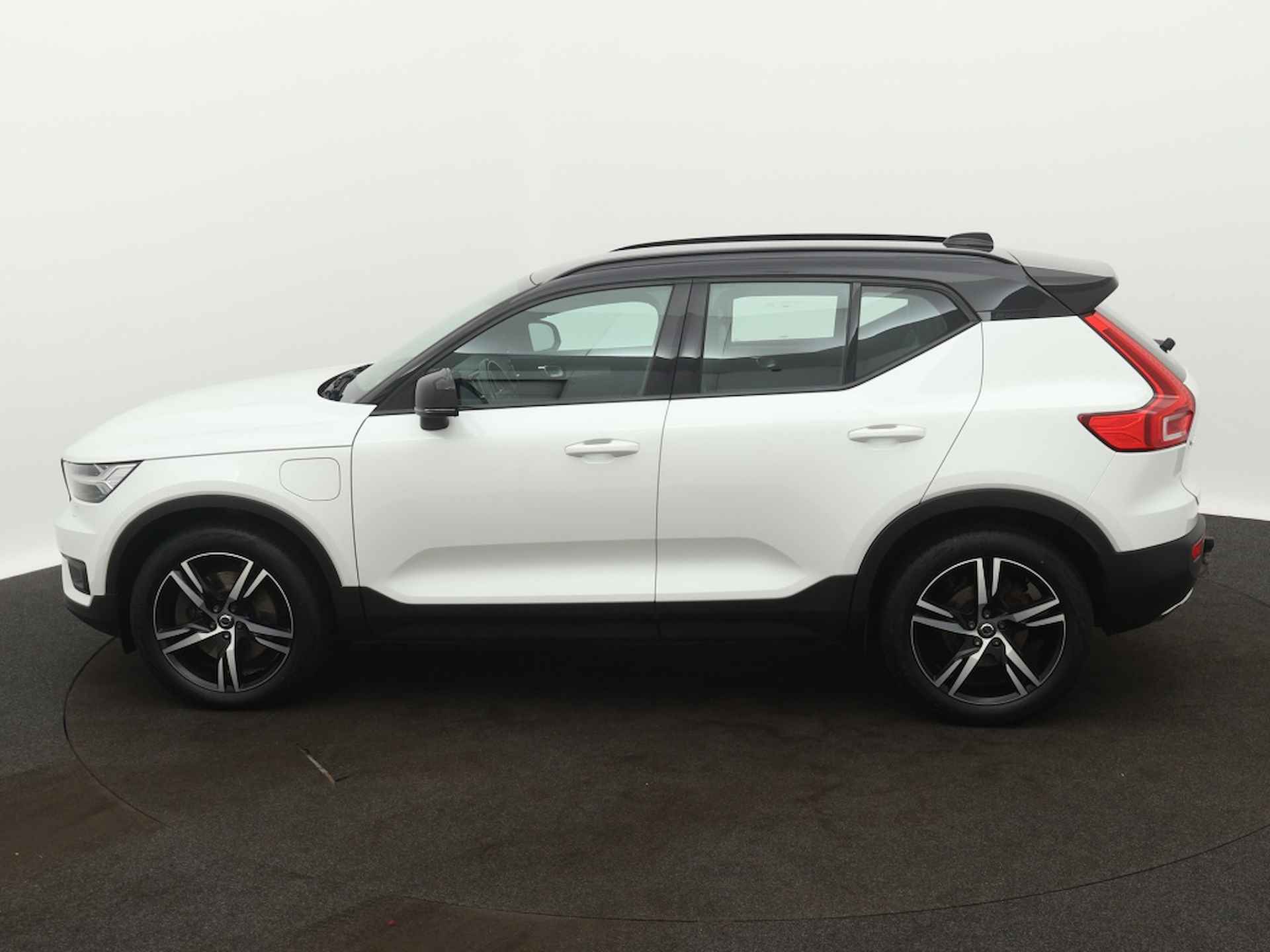 Volvo XC40 1.5 T5 R-Design | Memory Seats | Climate Pack | Camera | - 2/45