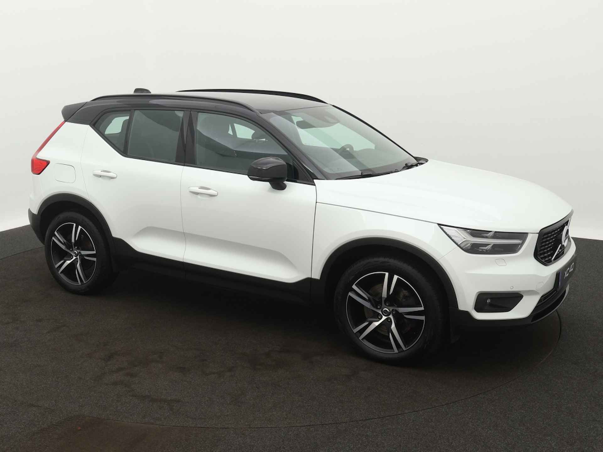 Volvo XC40 1.5 T5 R-Design | Memory Seats | Climate Pack | Camera | - 11/45