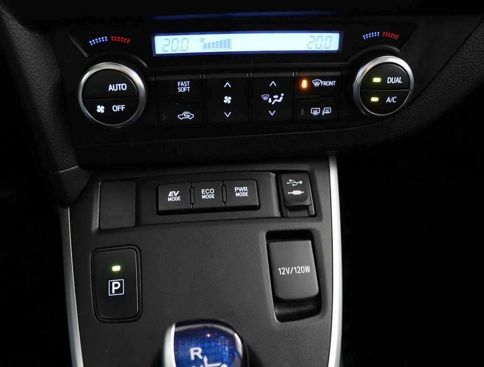Toyota Auris Touring Sports 1.8 Hybrid Lease Pro | Navigatie | Stoelverwarming | Panoramadak  | Parkeer sensoren | - 7/57