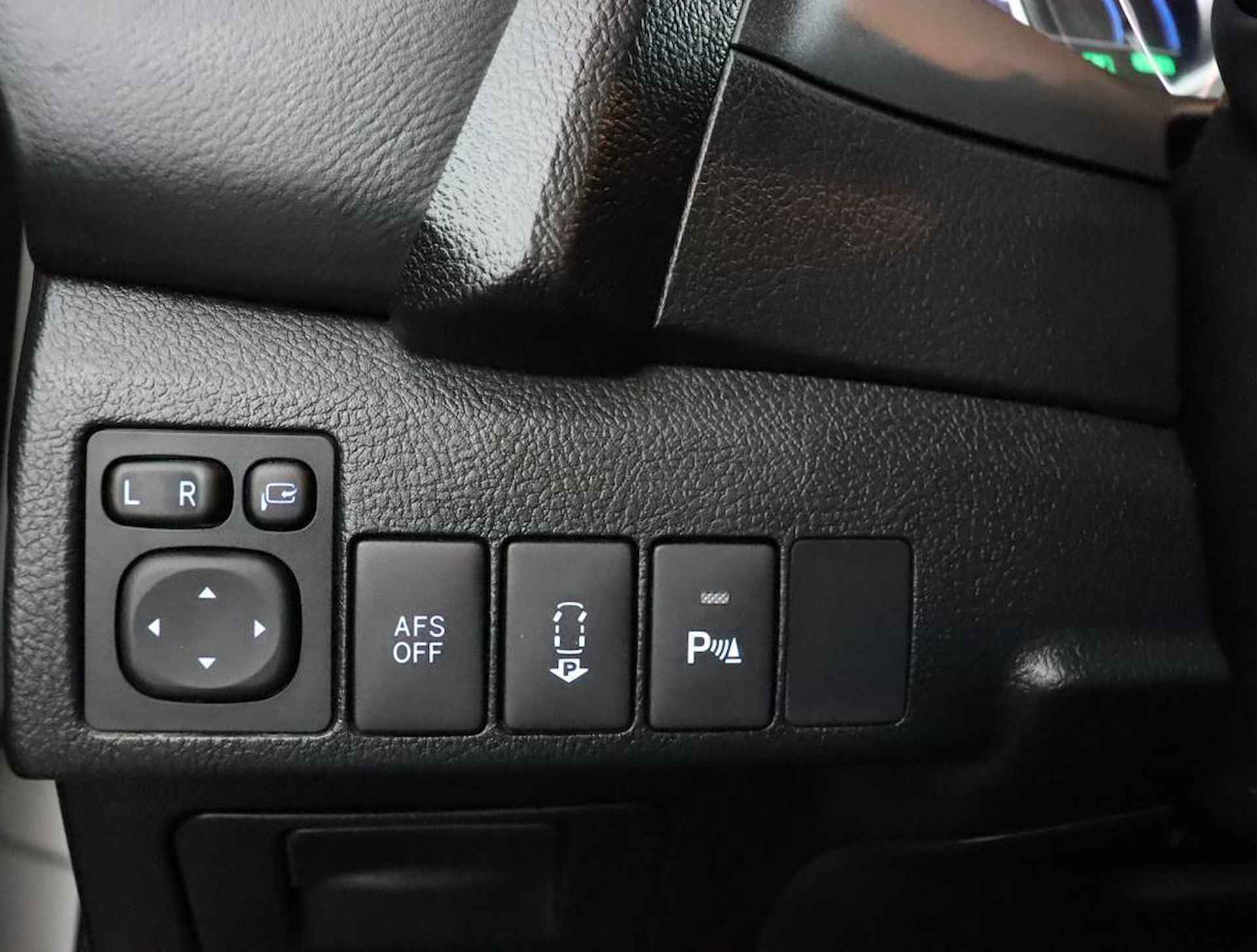 Toyota Auris Touring Sports 1.8 Hybrid Lease Pro | Navigatie | Stoelverwarming | Panoramadak  | Parkeer sensoren | - 29/57