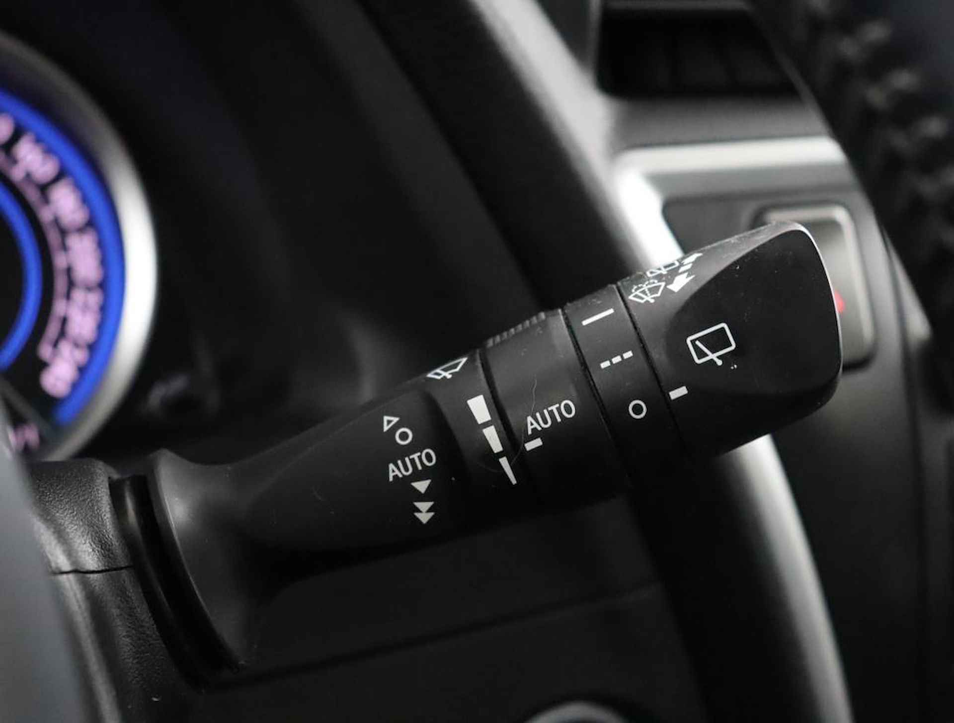 Toyota Auris Touring Sports 1.8 Hybrid Lease Pro | Navigatie | Stoelverwarming | Panoramadak  | Parkeer sensoren | - 31/57