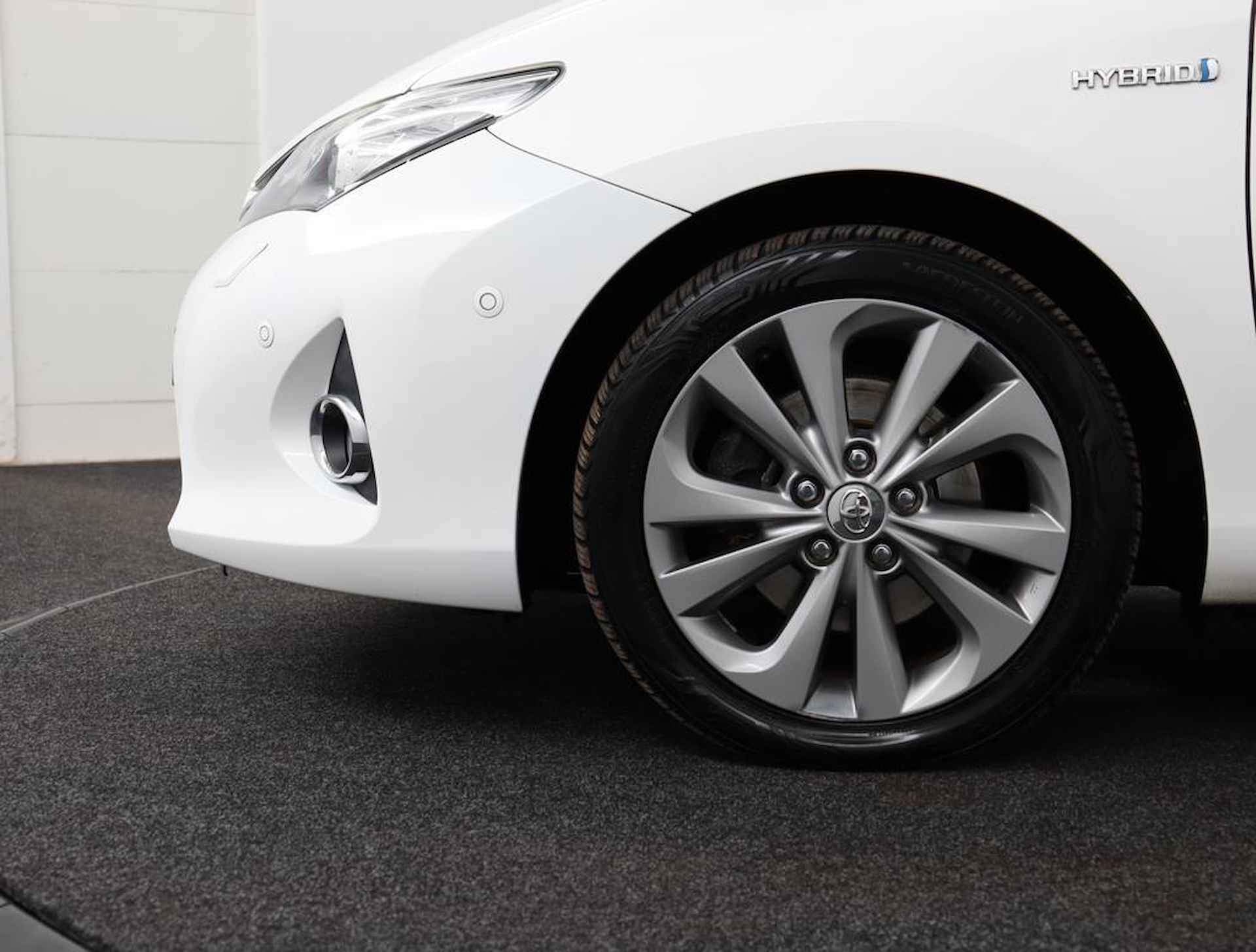 Toyota Auris Touring Sports 1.8 Hybrid Lease Pro | Navigatie | Stoelverwarming | Panoramadak  | Parkeer sensoren | - 37/57