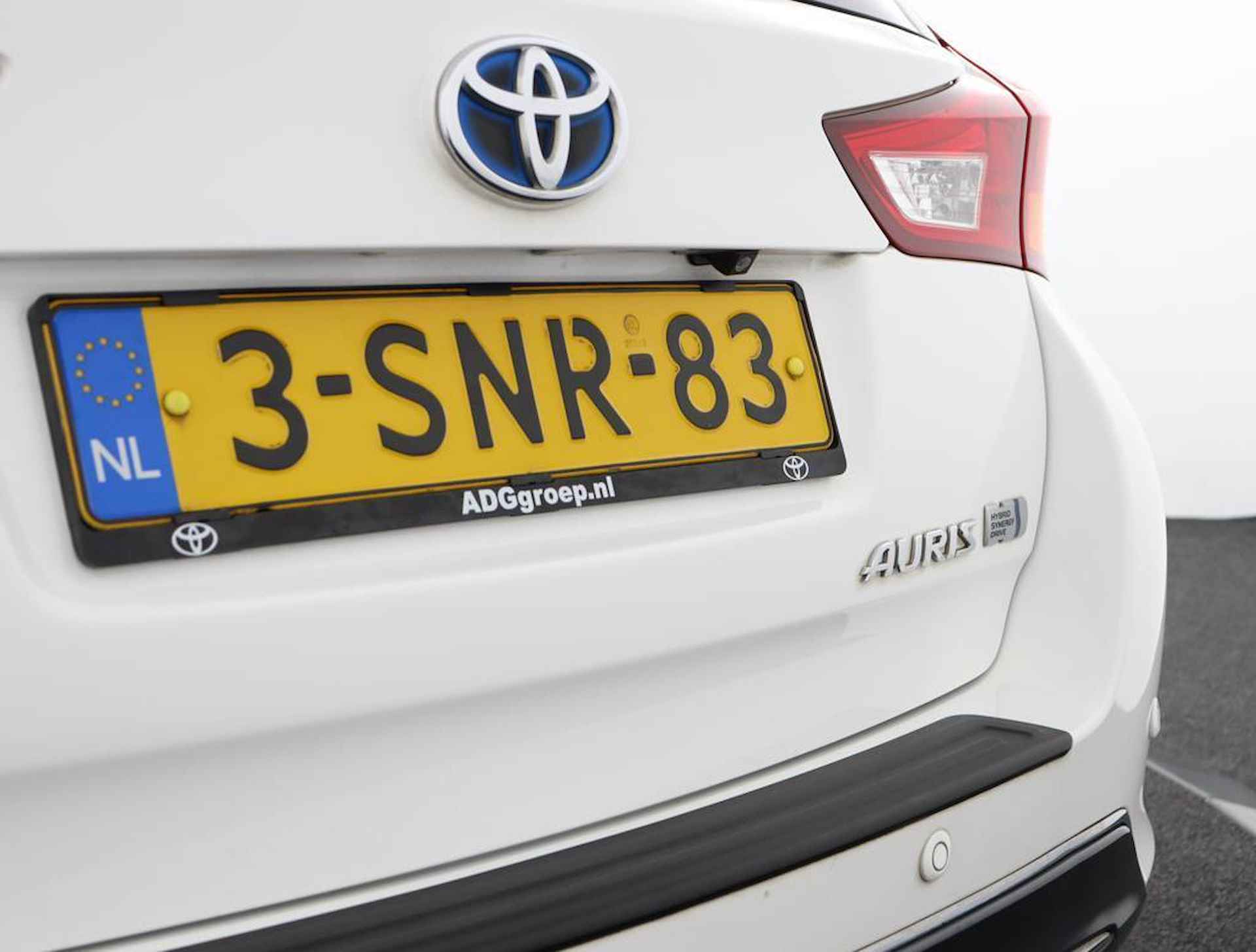 Toyota Auris Touring Sports 1.8 Hybrid Lease Pro | Navigatie | Stoelverwarming | Panoramadak  | Parkeer sensoren | - 40/57
