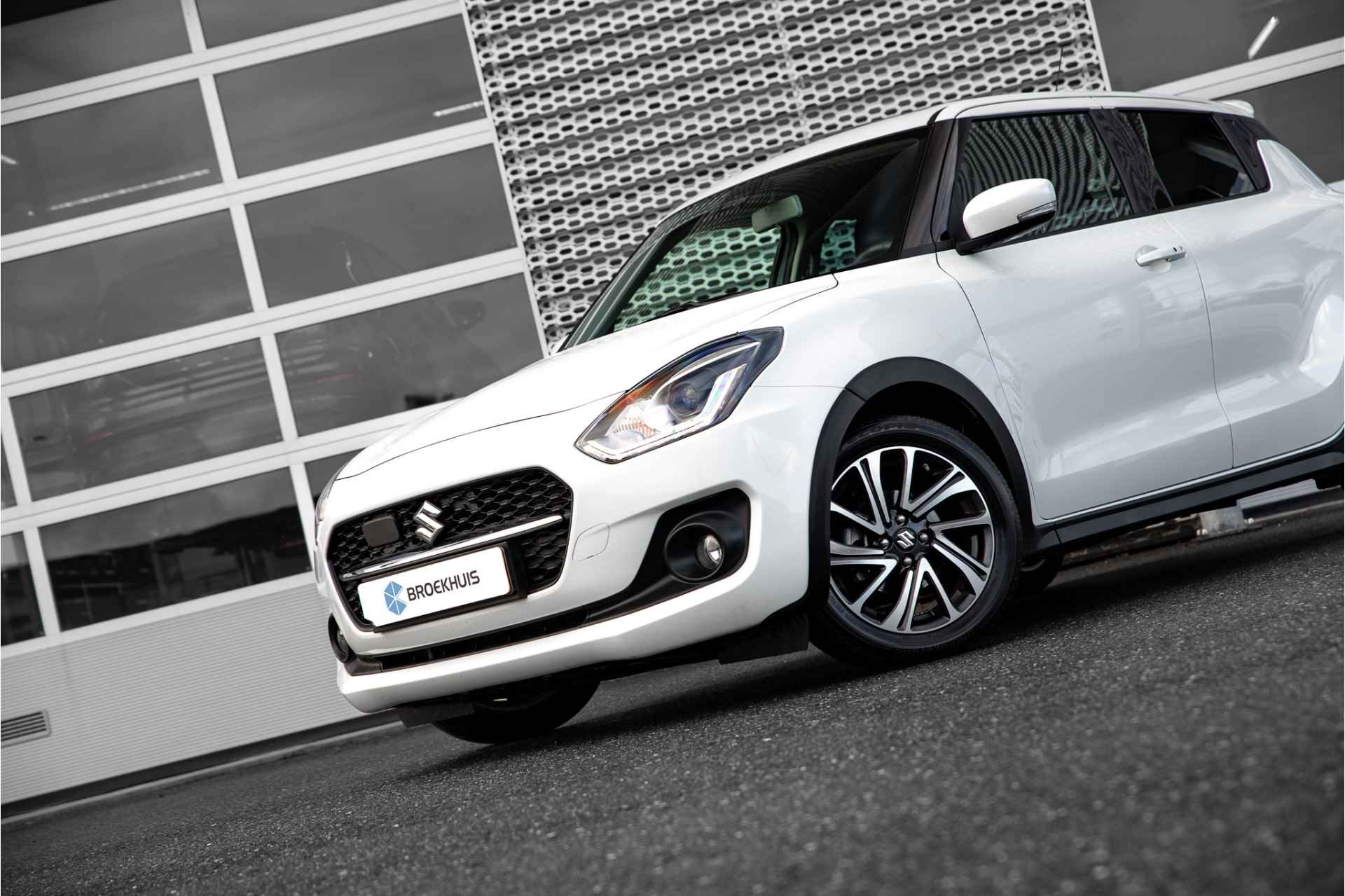 Suzuki Swift 1.2 Style Smart Hybrid | Adapt. Cruise | GT-pakket | Navigatie | Camera | Stoelverwarming - 16/23