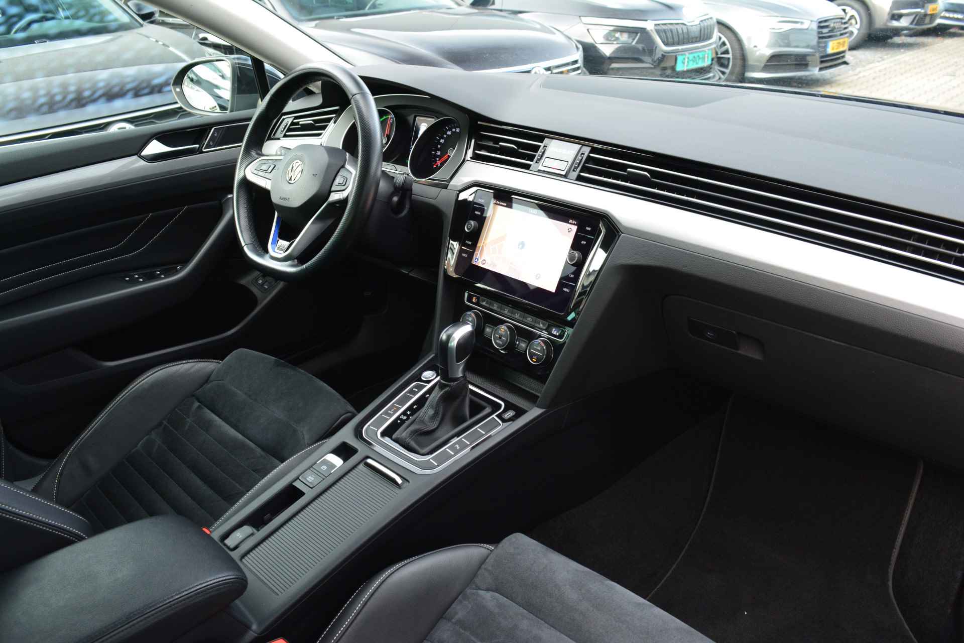 Volkswagen Passat Variant 1.4 TSI PHEV GTE Business | Pano | ACC | Camera | - 12/32