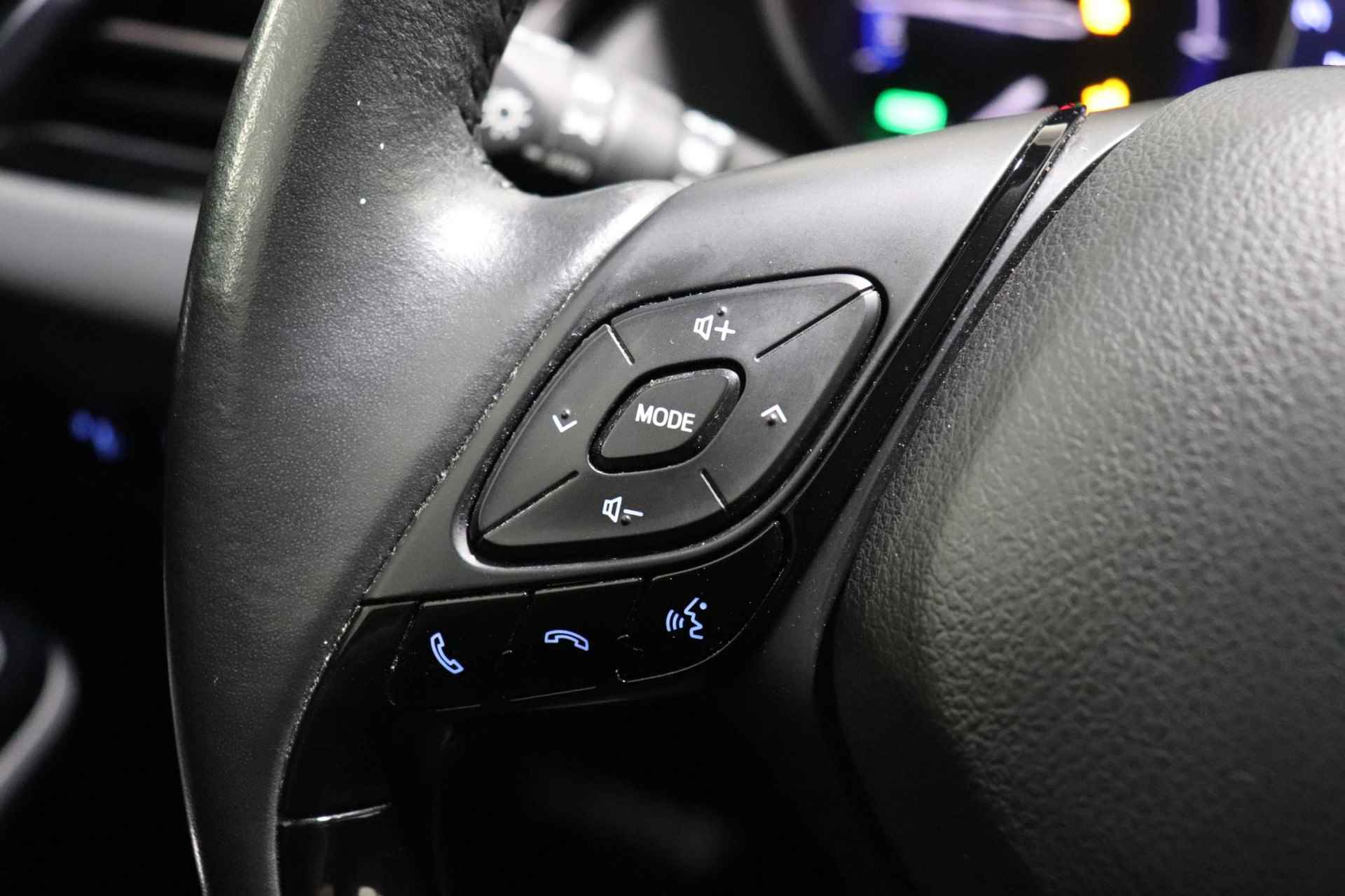Toyota C-HR 1.8 Hybrid First Edition, JBL, Stoelverwarming, Apple Carplay/Android Auto, BSM, Parkeersensoren voor en achter, Climate & Cruise control! - 23/47
