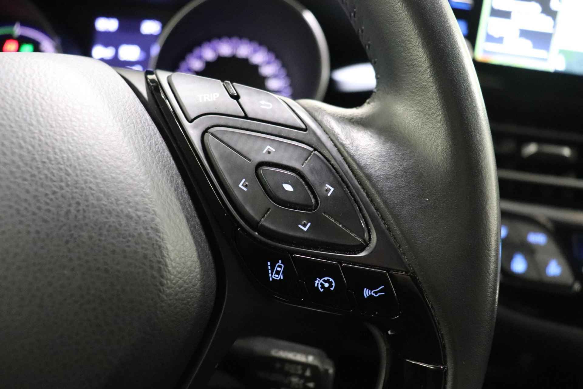 Toyota C-HR 1.8 Hybrid First Edition, JBL, Stoelverwarming, Apple Carplay/Android Auto, BSM, Parkeersensoren voor en achter, Climate & Cruise control! - 27/47