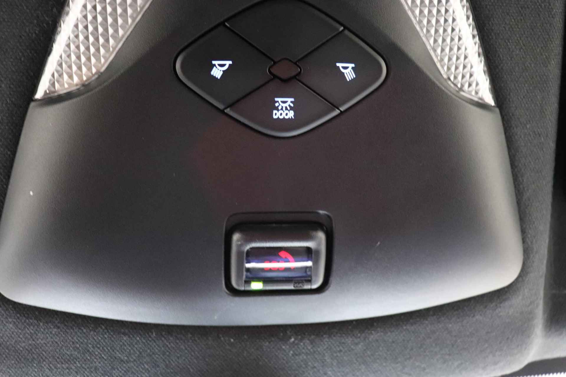 Toyota C-HR 1.8 Hybrid First Edition, JBL, Stoelverwarming, Apple Carplay/Android Auto, BSM, Parkeersensoren voor en achter, Climate & Cruise control! - 41/47