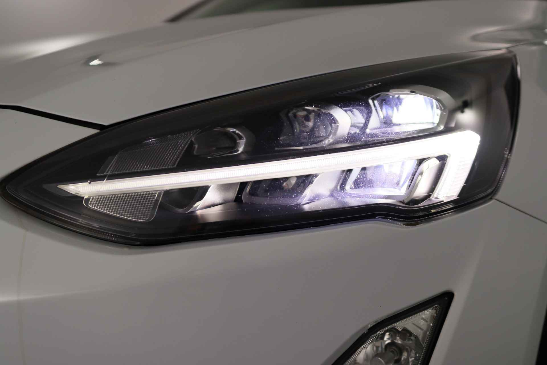 Ford FOCUS Wagon 1.0 EcoBoost Titanium Business | 1e Eigenaar! | LED | Winterpack | AGR | Trekhaak | Navi | Clima | Parkeersensoren | keyless | C - 17/42