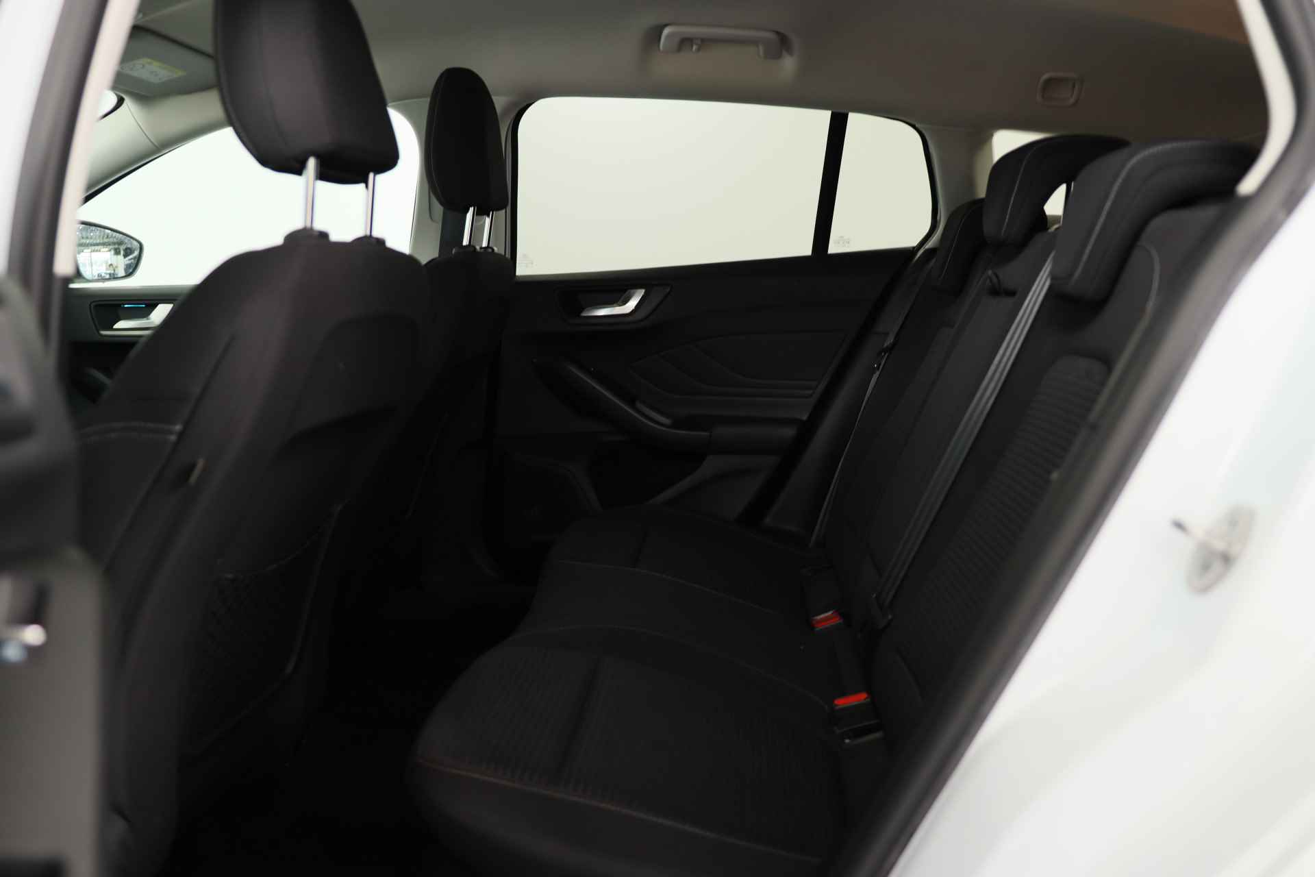 Ford FOCUS Wagon 1.0 EcoBoost Titanium Business | 1e Eigenaar! | LED | Winterpack | AGR | Trekhaak | Navi | Clima | Parkeersensoren | keyless | C - 27/42