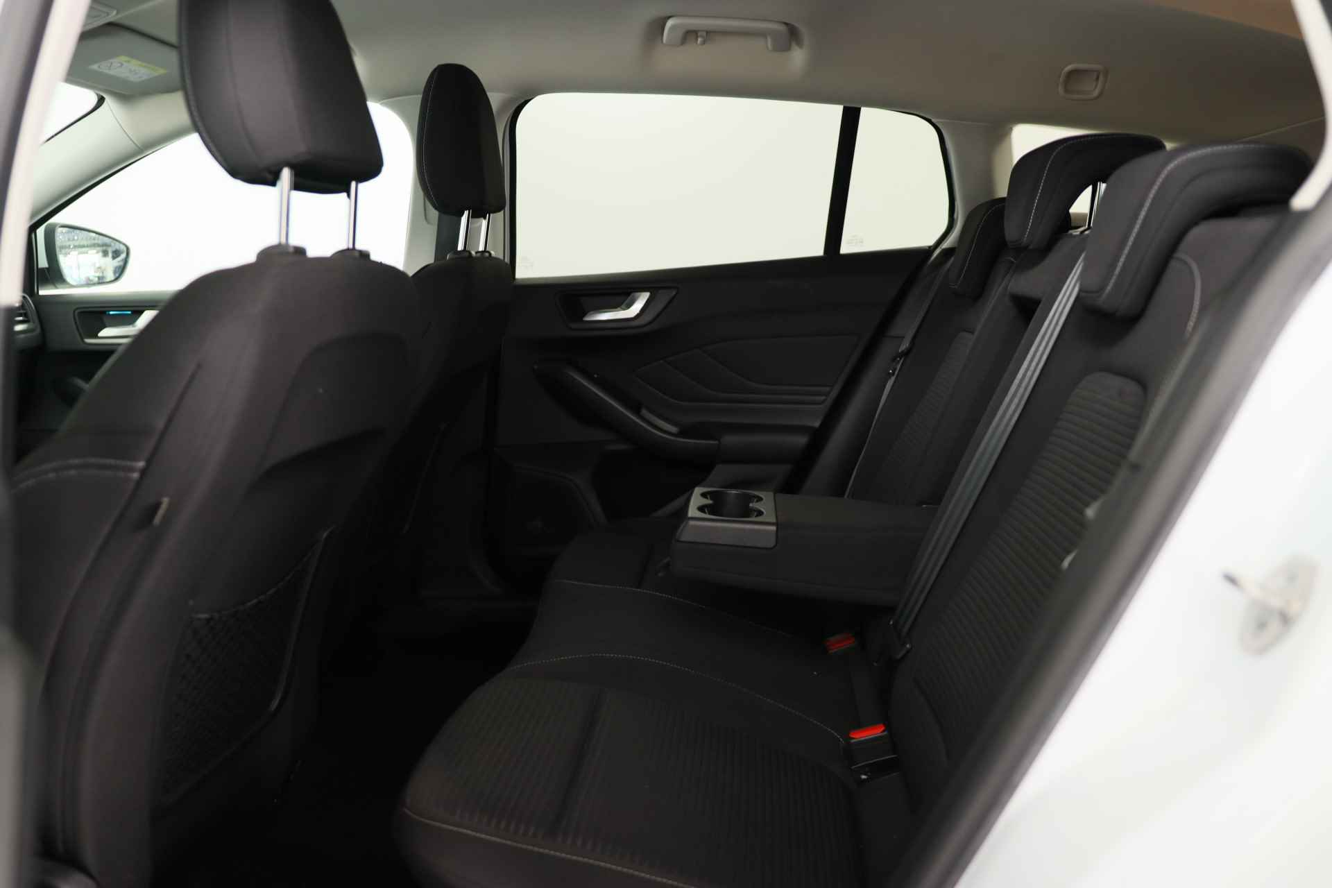 Ford FOCUS Wagon 1.0 EcoBoost Titanium Business | 1e Eigenaar! | LED | Winterpack | AGR | Trekhaak | Navi | Clima | Parkeersensoren | keyless | C - 28/42