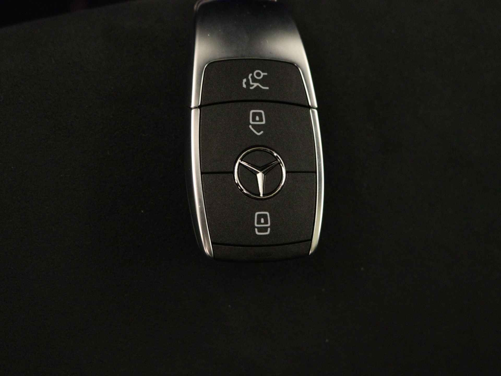 Mercedes-Benz B-Klasse 180 AMG Line | Premium Pakket | Rijassistentiepakket | Nightpakket | Panoramaschuifdak | Keyless-Go comfortpakket | Sfeerverlichting | USB-pakket plus | Achteruitrijcamera | - 11/39