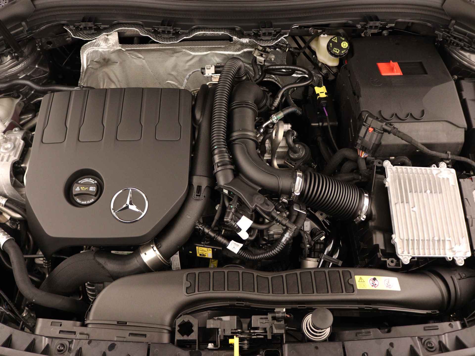 Mercedes-Benz B-Klasse 180 AMG Line | Premium Pakket | Rijassistentiepakket | Nightpakket | Panoramaschuifdak | Keyless-Go comfortpakket | Sfeerverlichting | USB-pakket plus | Achteruitrijcamera | - 36/39