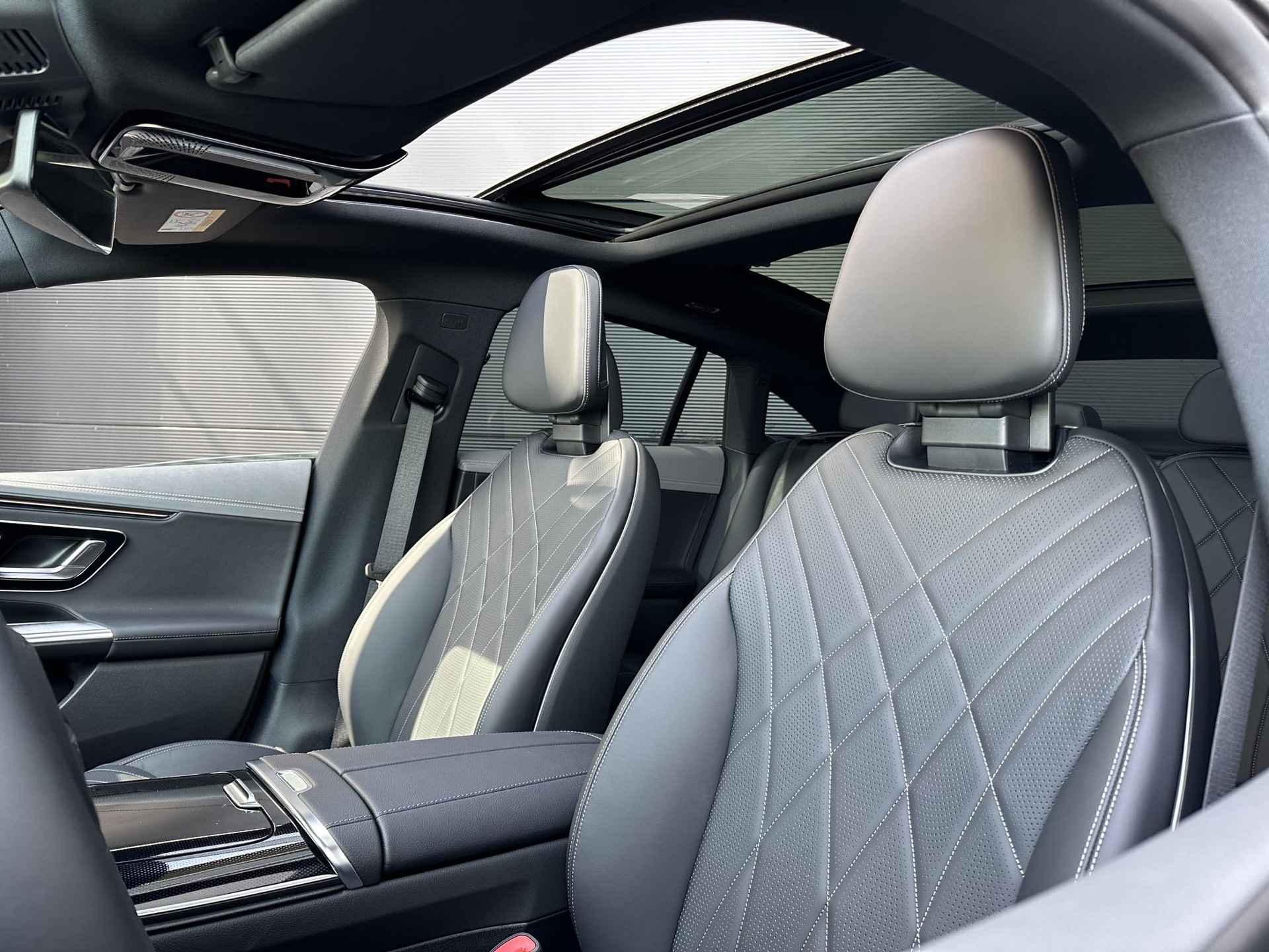 Mercedes-Benz EQE 300 Luxury Line | Premium | Panoramadak | Achteruitrijcamera | Memorystoelen Verwarmd | Apple & Android Carplay - 7/11