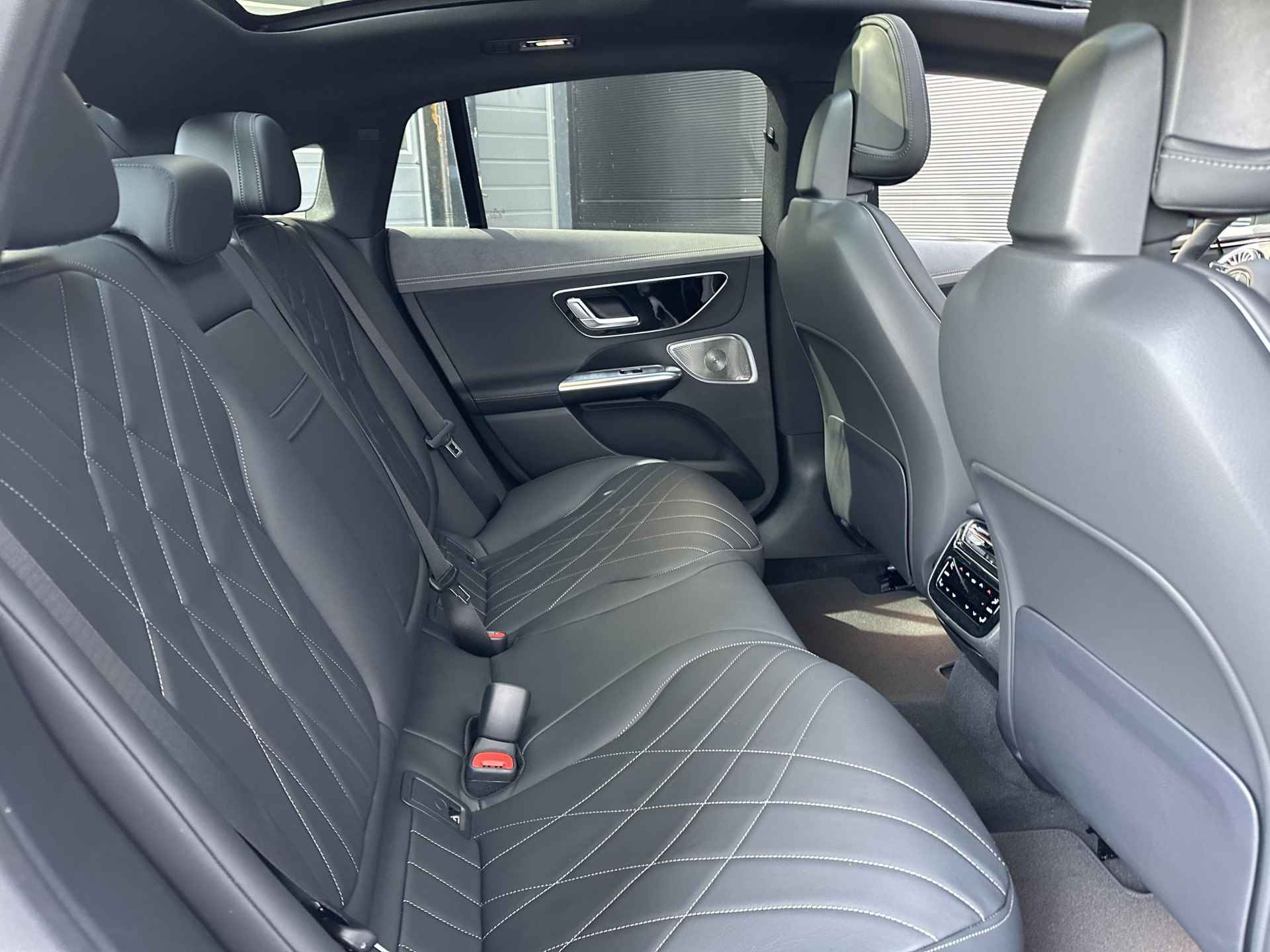 Mercedes-Benz EQE 300 Luxury Line | Premium | Panoramadak | Achteruitrijcamera | Memorystoelen Verwarmd | Apple & Android Carplay - 11/11
