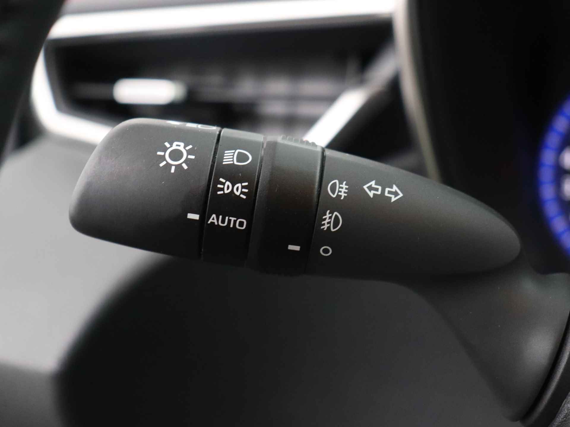 Toyota Corolla Touring Sports 2.0 Hybrid Executive | Navigatie | Apple Carplay/Android Auto | Orgineel NL Auto - 19/41