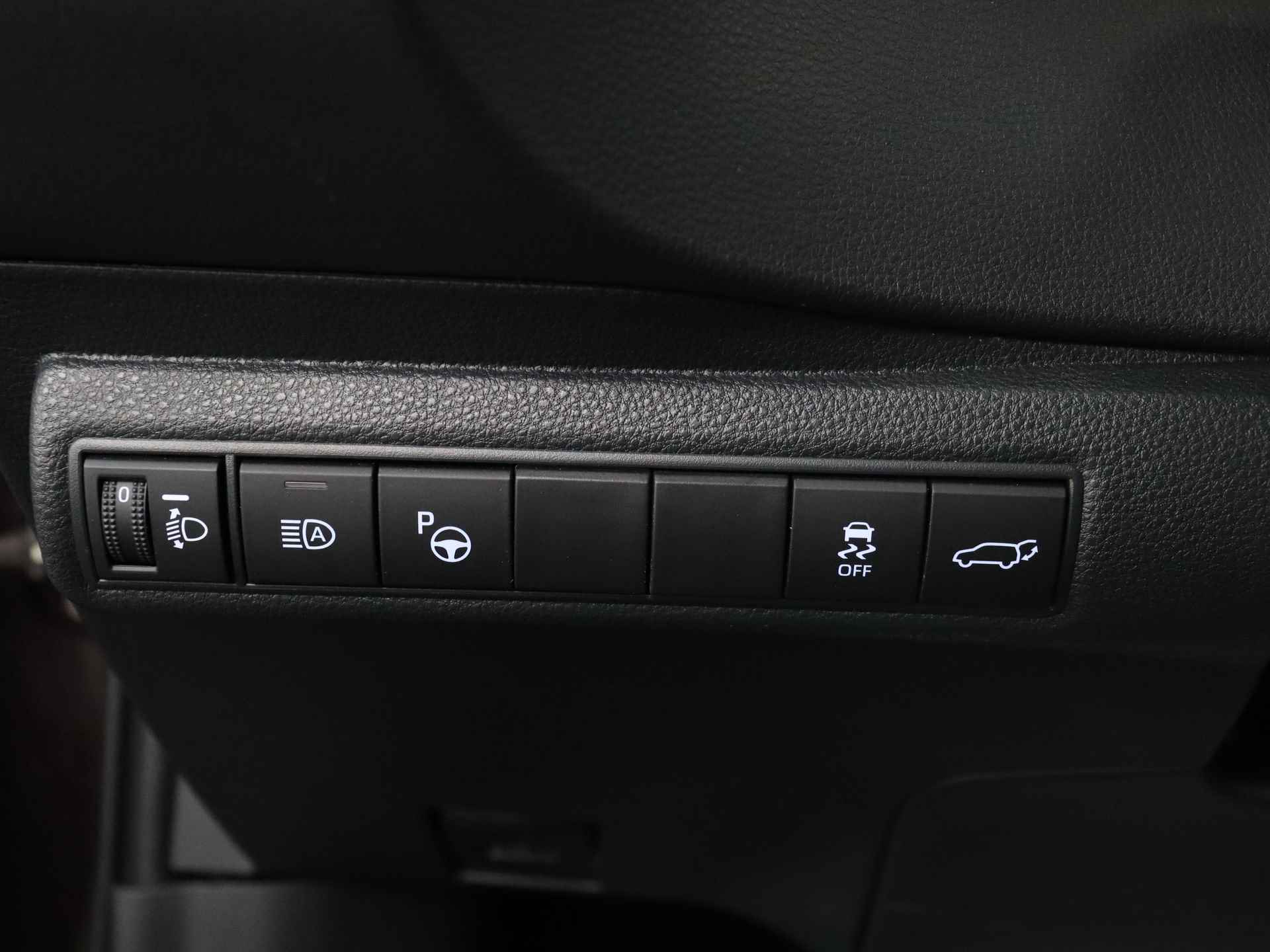 Toyota Corolla Touring Sports 2.0 Hybrid Executive | Navigatie | Apple Carplay/Android Auto | Orgineel NL Auto - 28/41