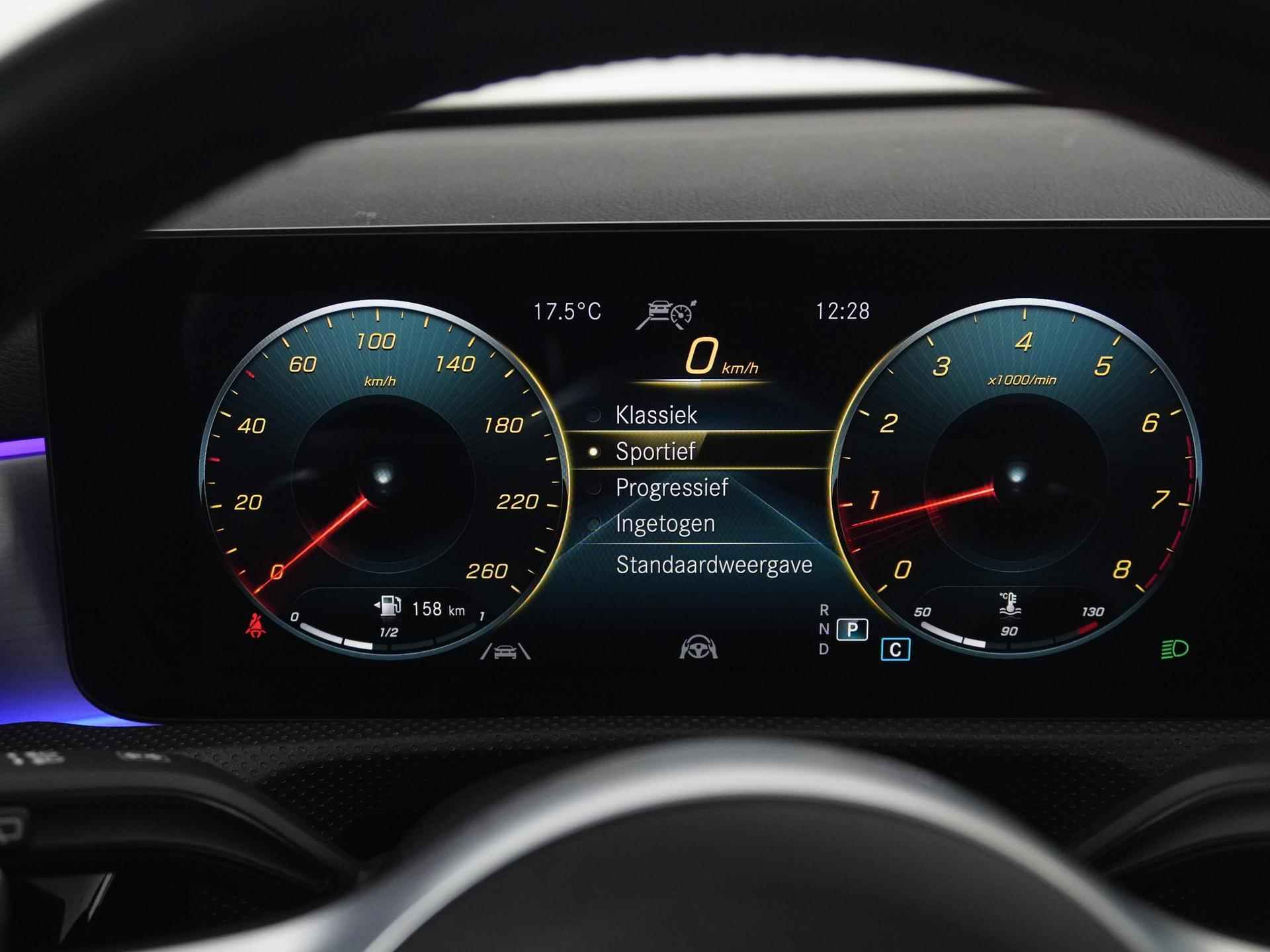 Mercedes-Benz A-klasse 180 AMG Line | Schuifdak | Camera | Widescreen Cockpit | Zondag Open! - 44/46