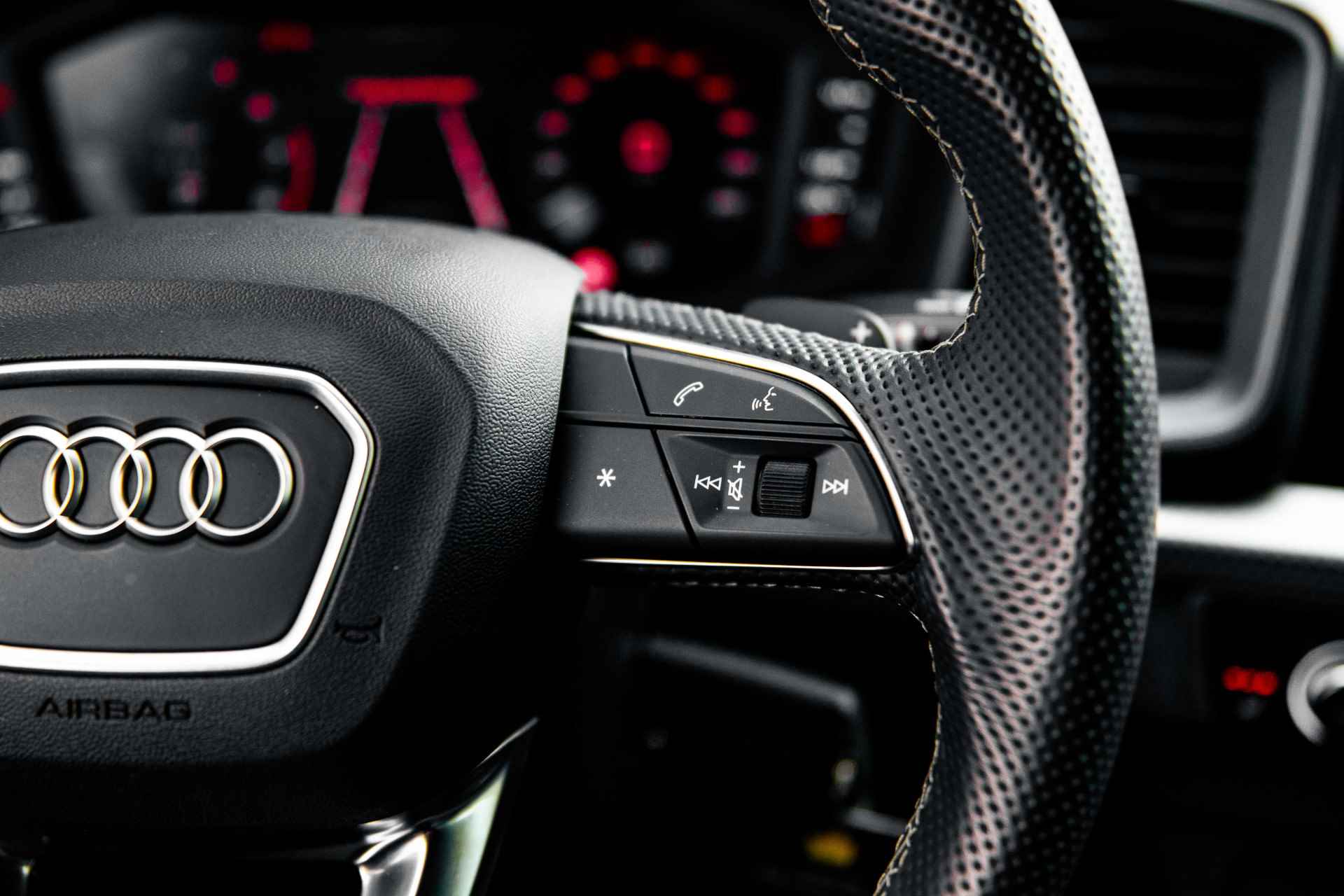 Audi A1 Sportback 30 TFSI 110PK S edition | Achteruitrijcamera | SONOS | 18" | Navigatie | Adaptive Cruise | Stoelverwarming | - 12/57