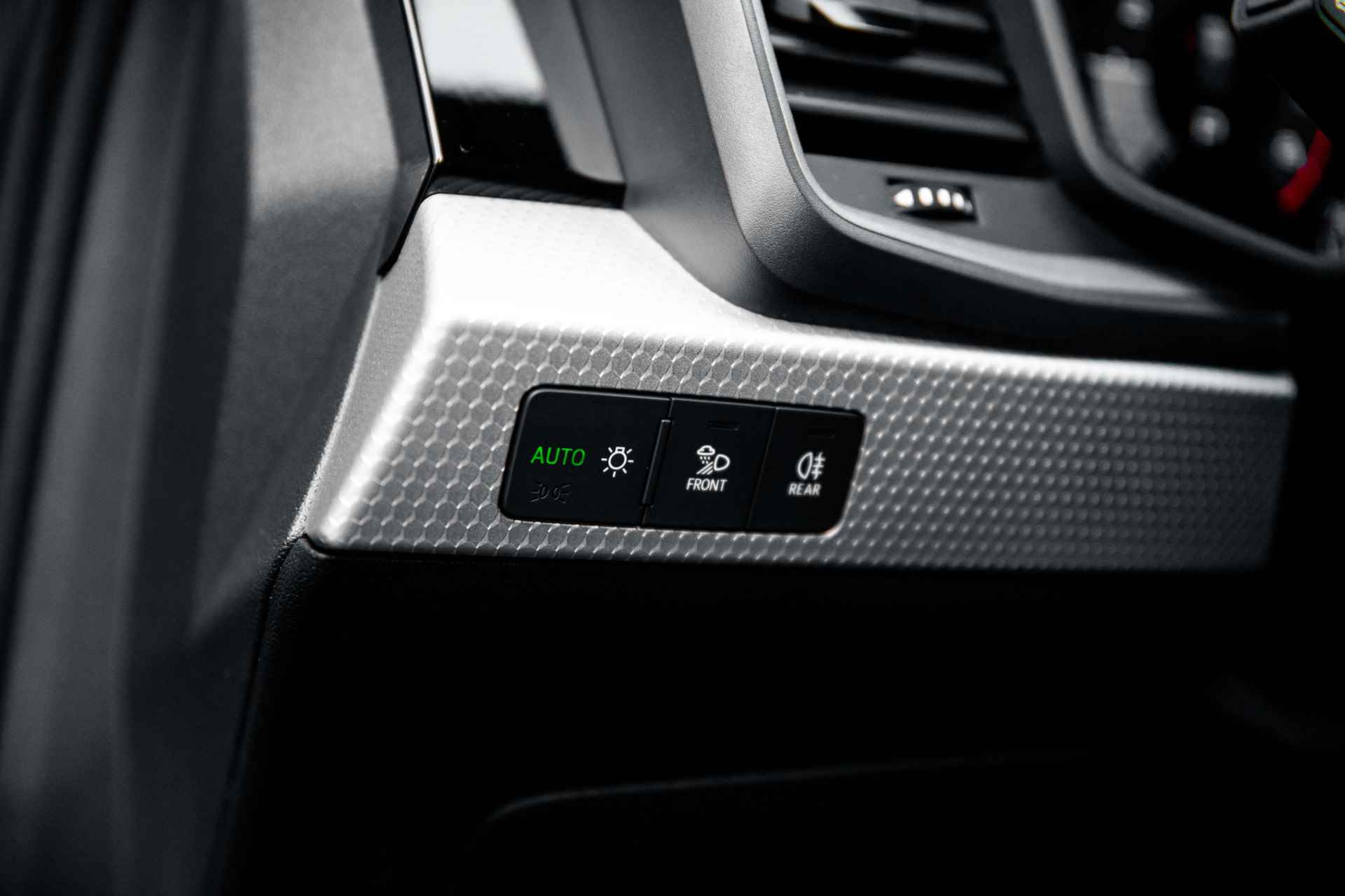 Audi A1 Sportback 30 TFSI 110PK S edition | Achteruitrijcamera | SONOS | 18" | Navigatie | Adaptive Cruise | Stoelverwarming | - 25/57