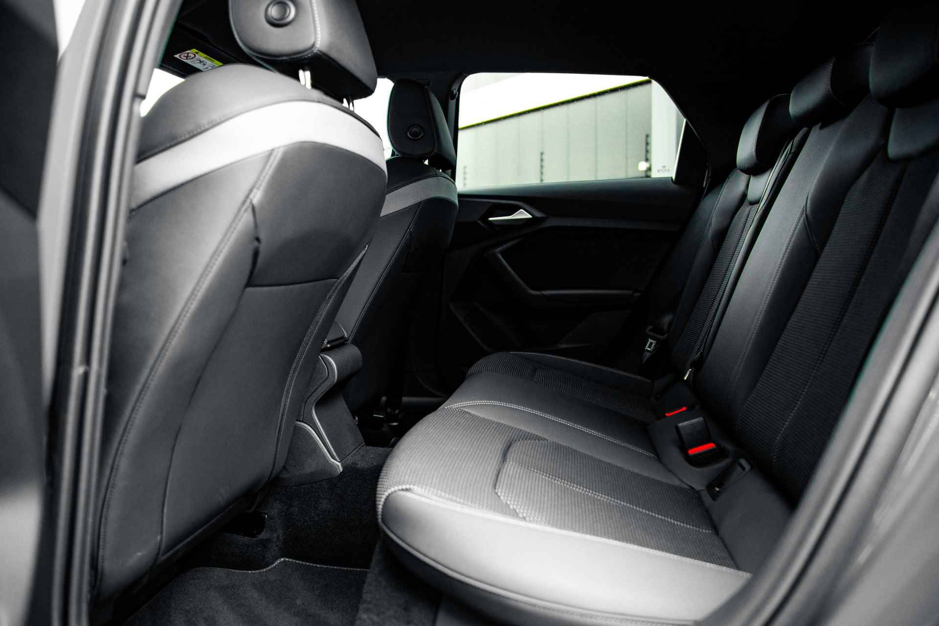 Audi A1 Sportback 30 TFSI 110PK S edition | Achteruitrijcamera | SONOS | 18" | Navigatie | Adaptive Cruise | Stoelverwarming | - 26/57