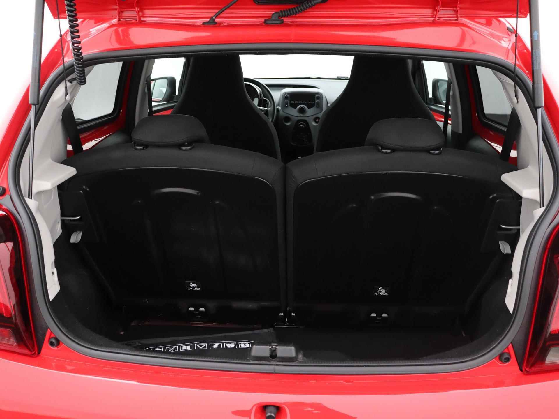 Peugeot 108 Active 72pk | Airco | Bluetooth | Lederen Stuur | Extra Getint Glas | Achterbank In Delen Neerklapbaar - 12/32