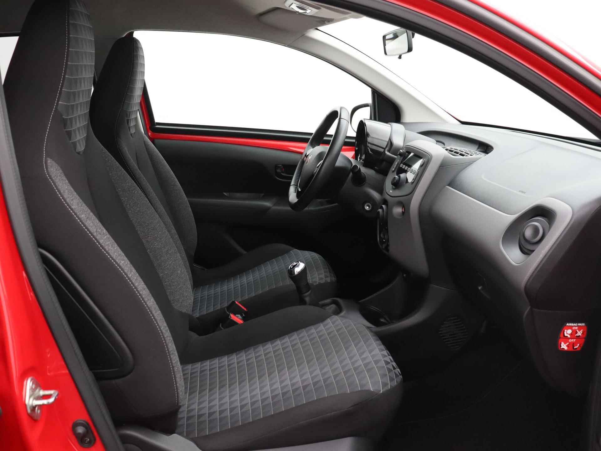 Peugeot 108 Active 72pk | Airco | Bluetooth | Lederen Stuur | Extra Getint Glas | Achterbank In Delen Neerklapbaar - 18/32